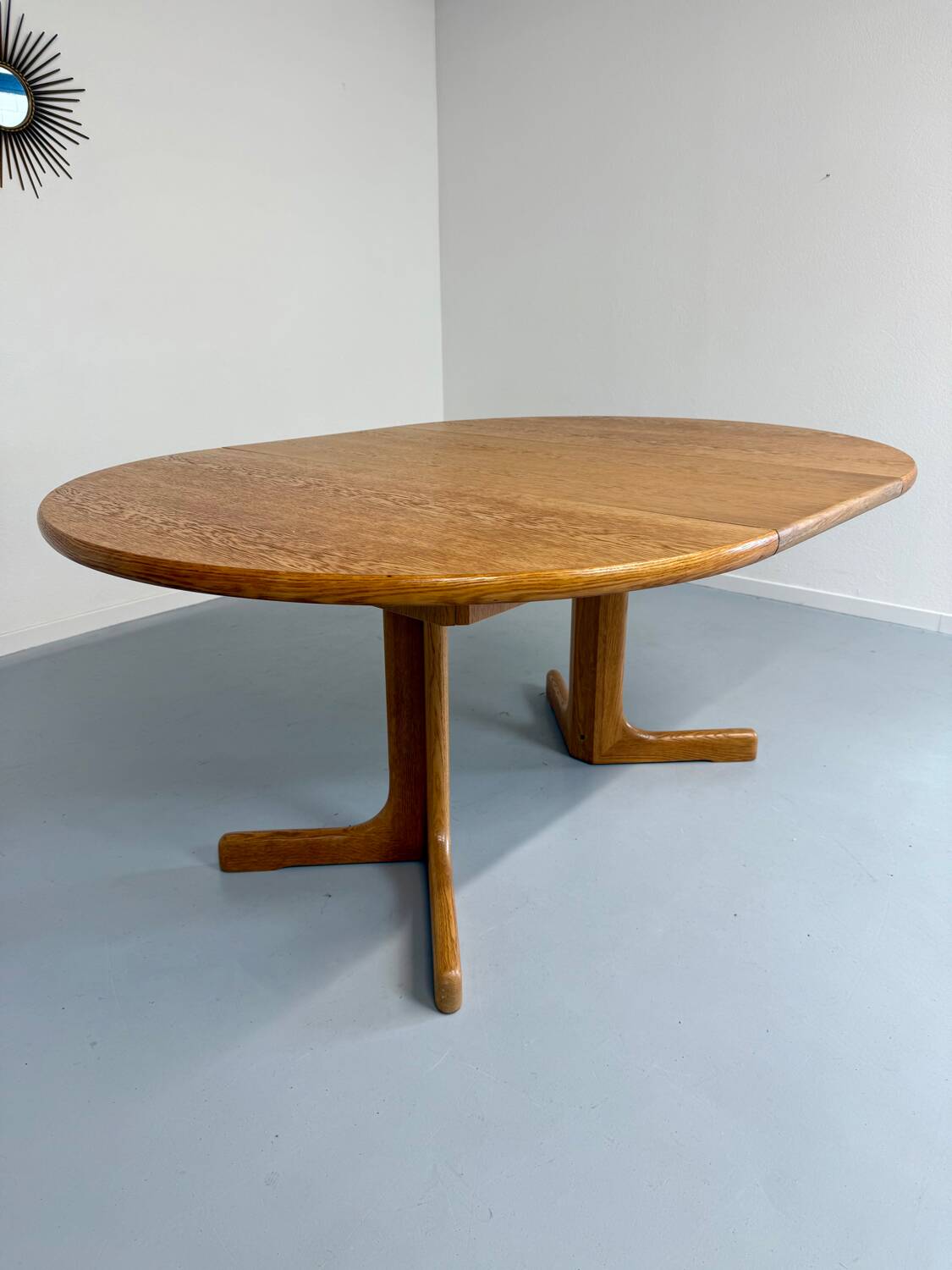 Antique round Scandinavian dining table from the 70s with 1 solid wood extension