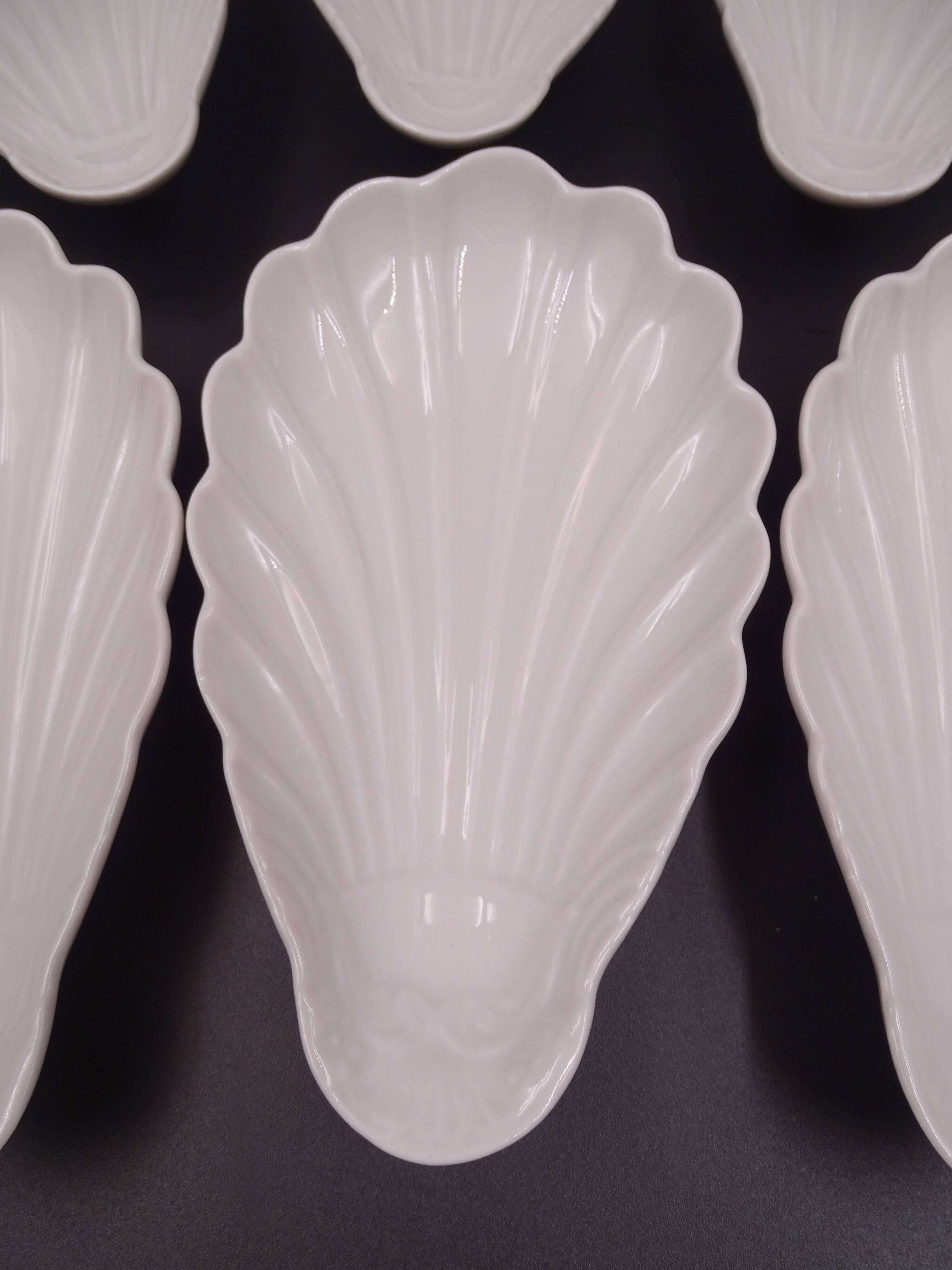 Set of 7 cups in white porcelain and in the shape of a shell - Pillivuyt around 1940