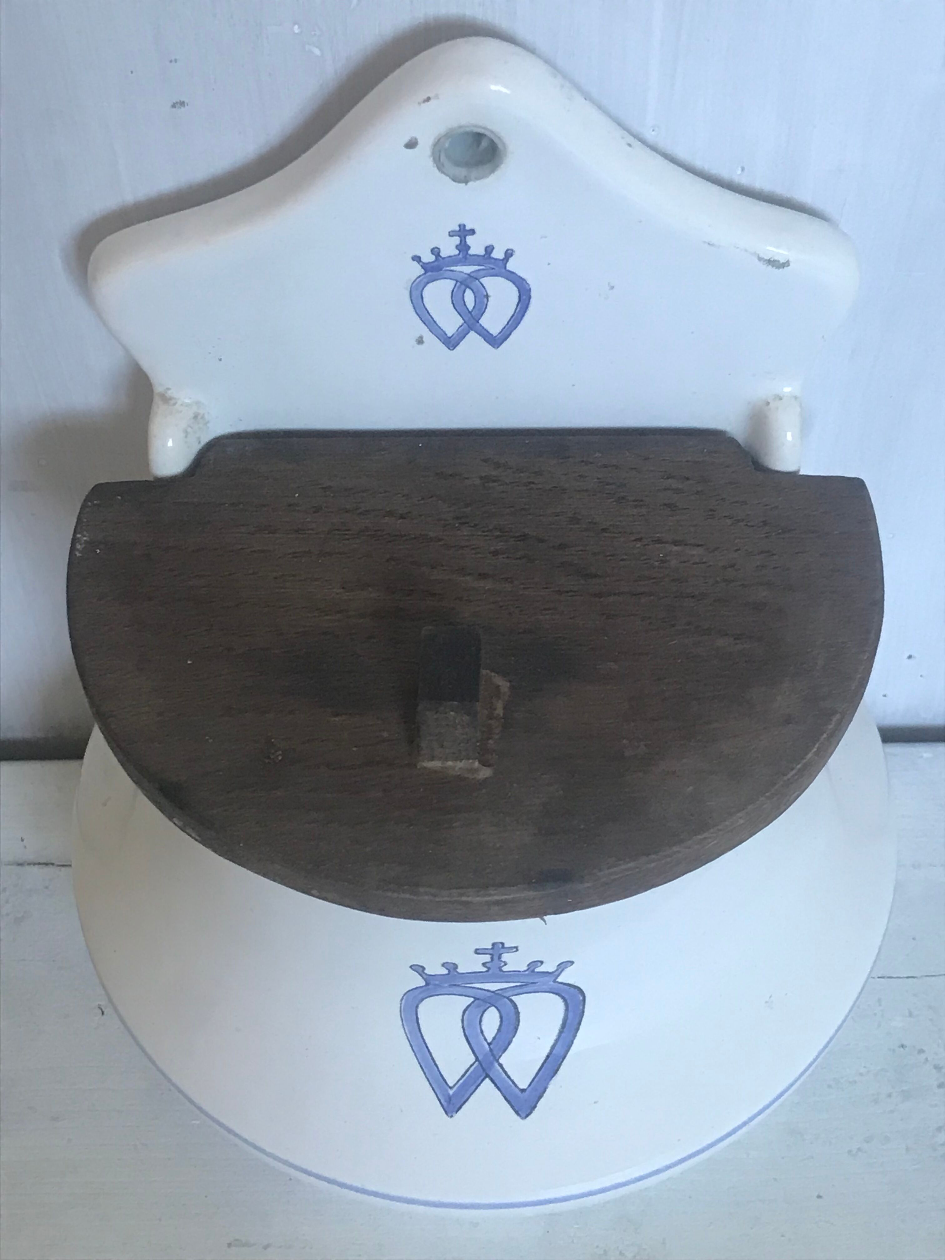 Ceramic salt box