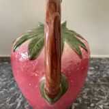 Strawberry-shaped slurry pitcher