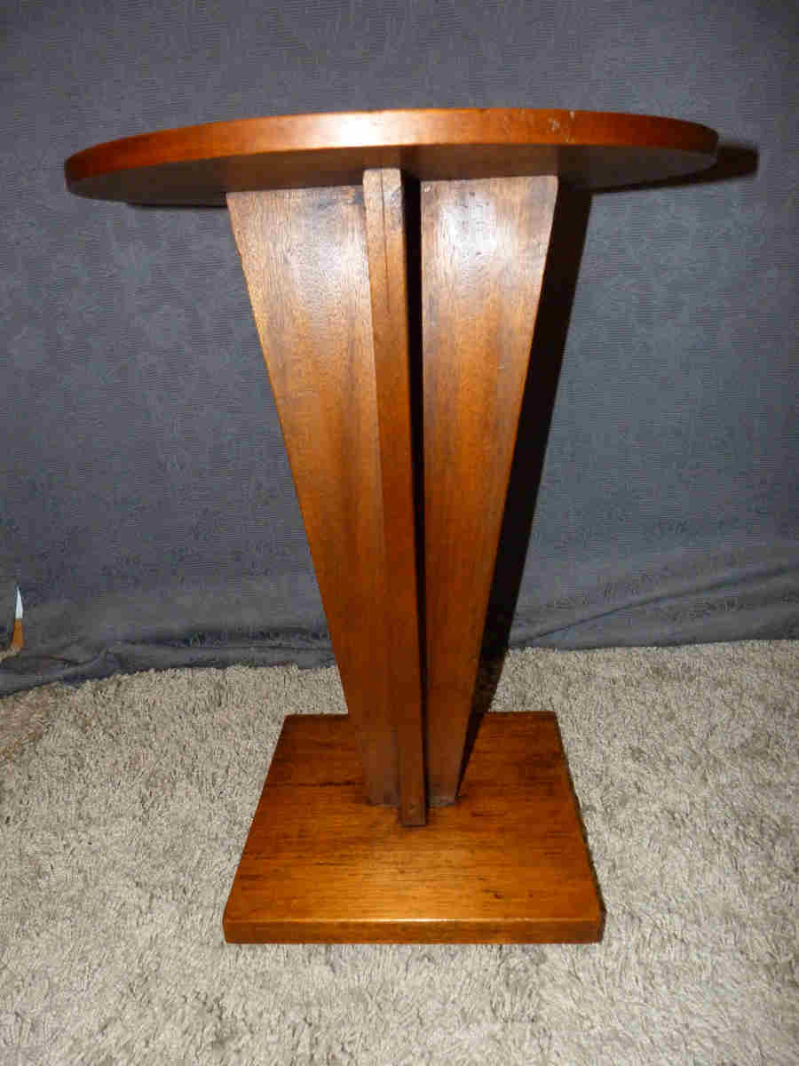 Art deco side table