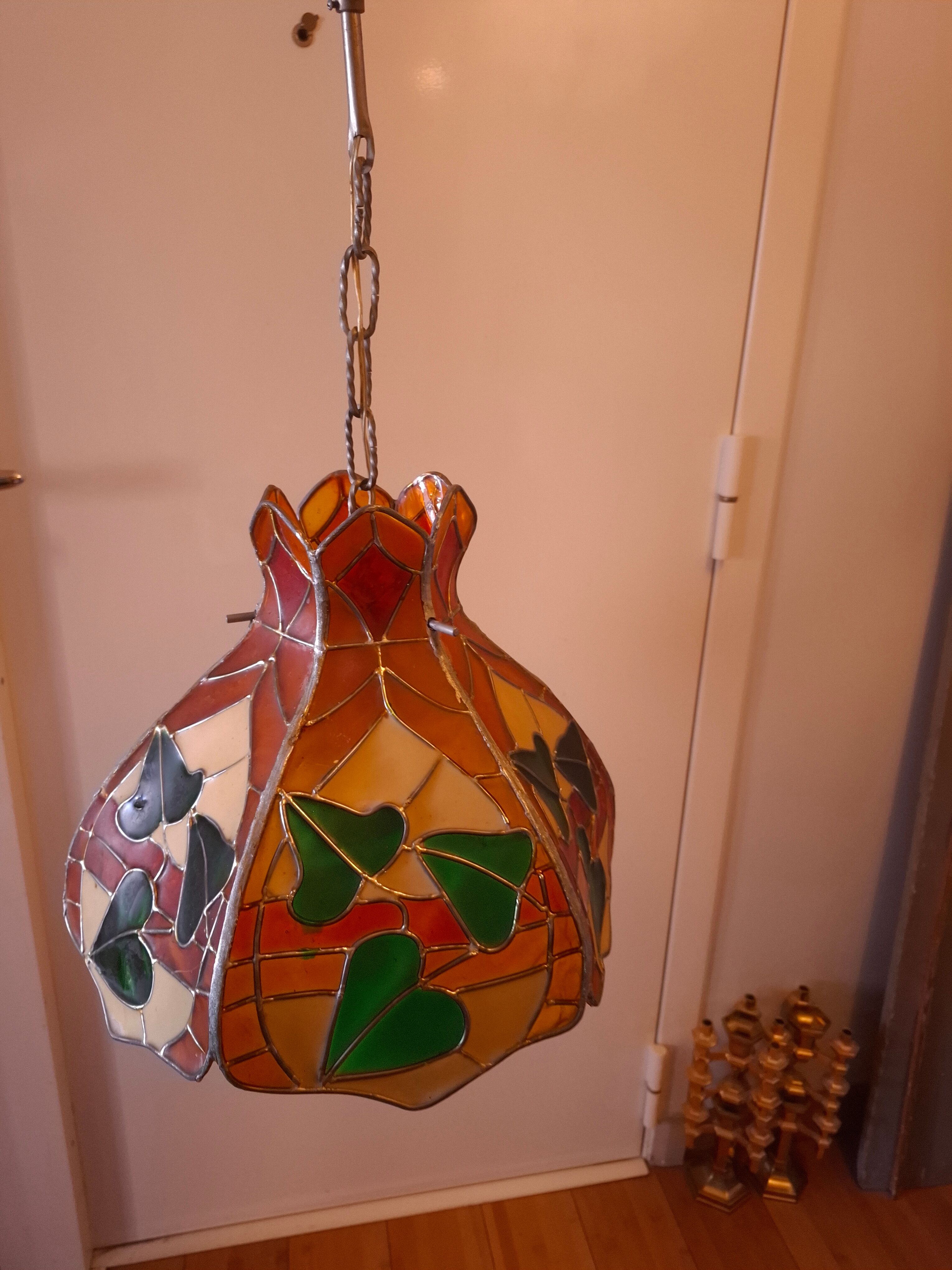 Tiffany-style stained glass pendant light