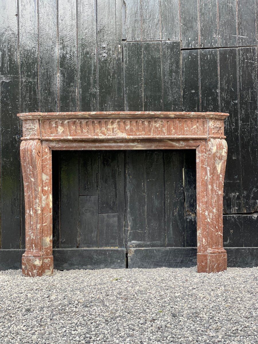 Fireplace in rancid marble around 188