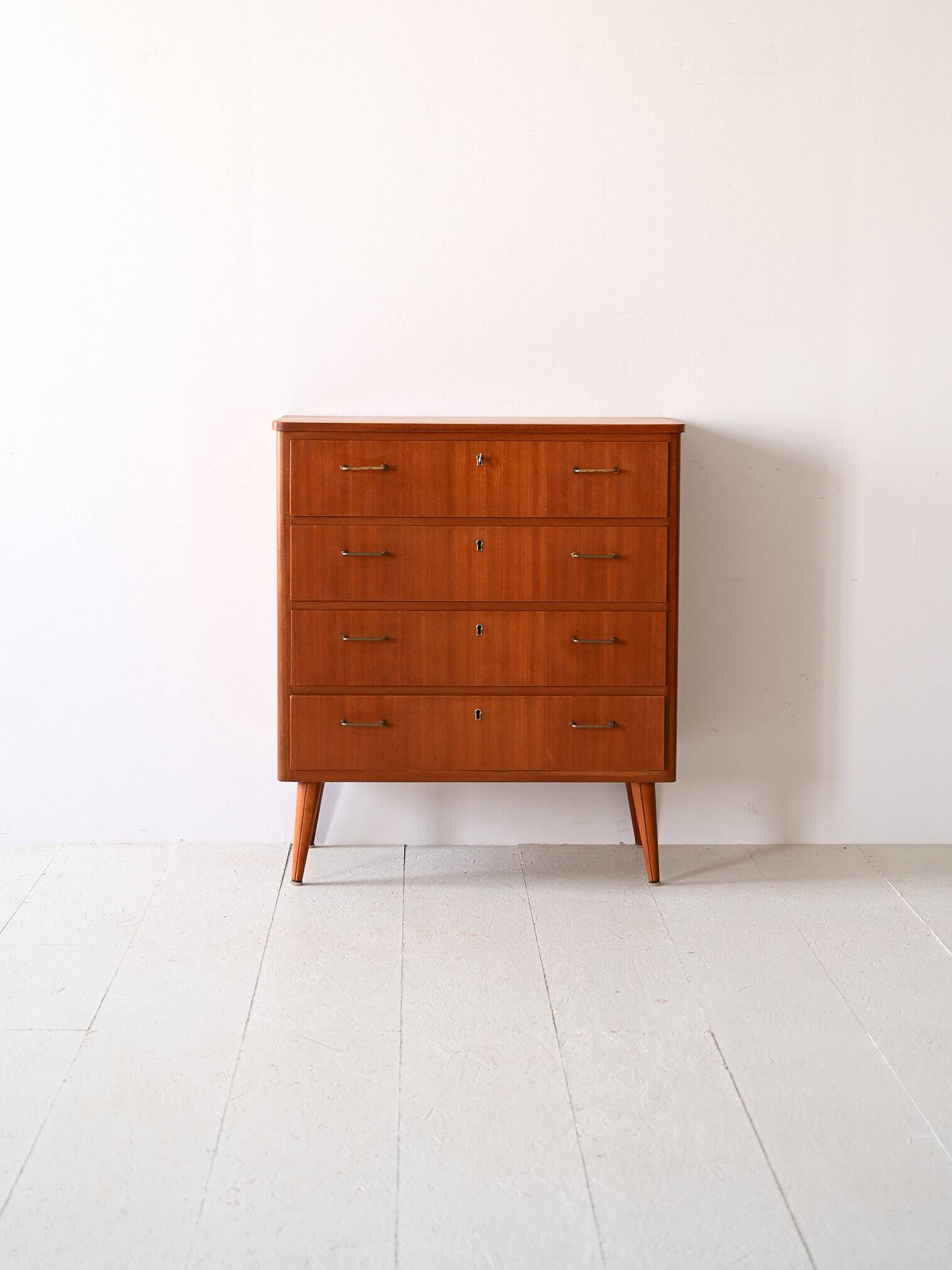 Mahogany chest of drawers with 4 drawers