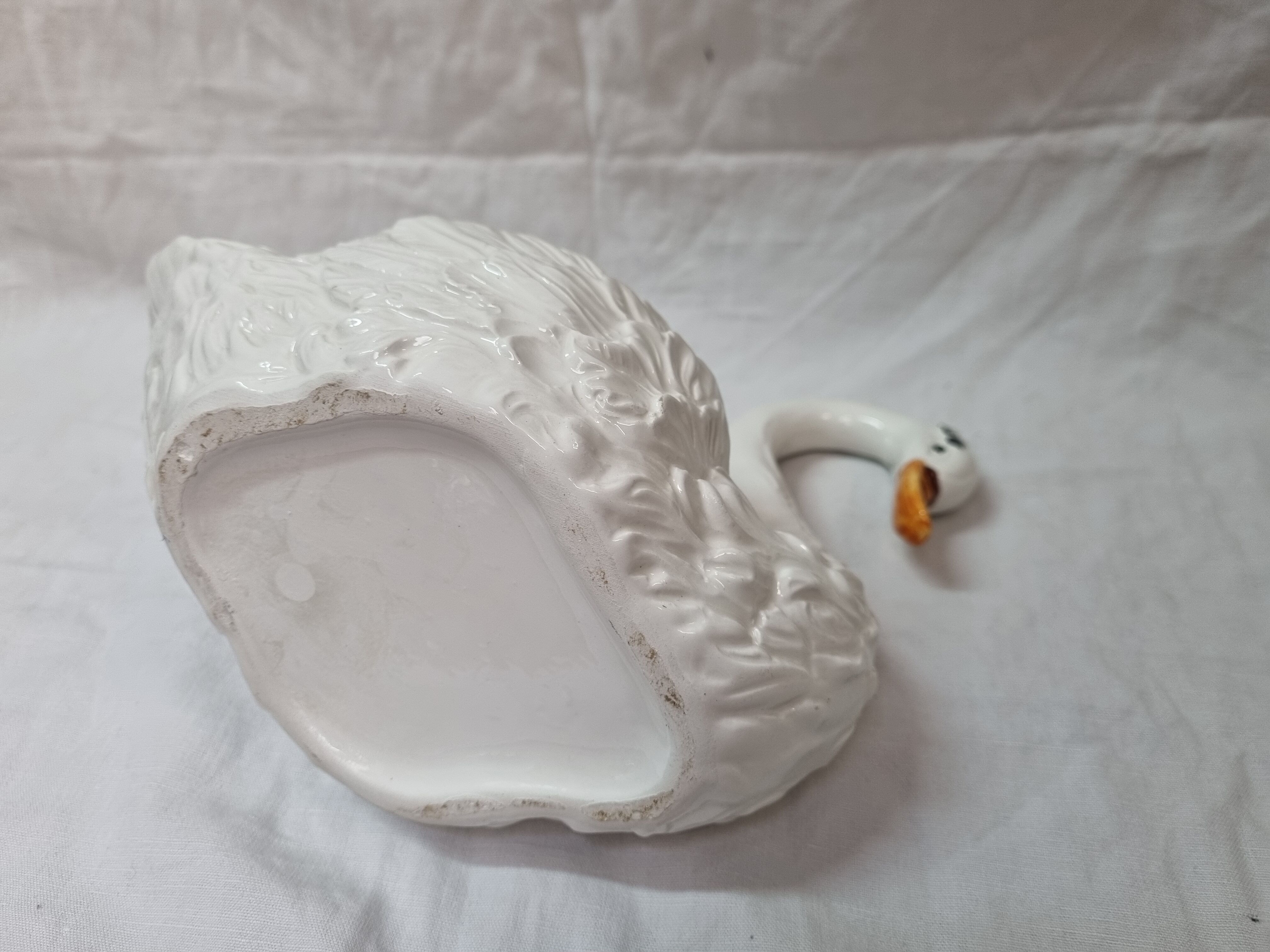 Empty swan ceramic pocket from 1970
