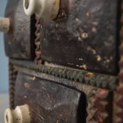 Armoire à épices d'apothicaire de cuisine en bois sculpté primitif