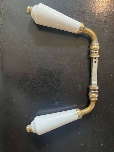 pair of Limoges porcelain handle levers UCDA and l