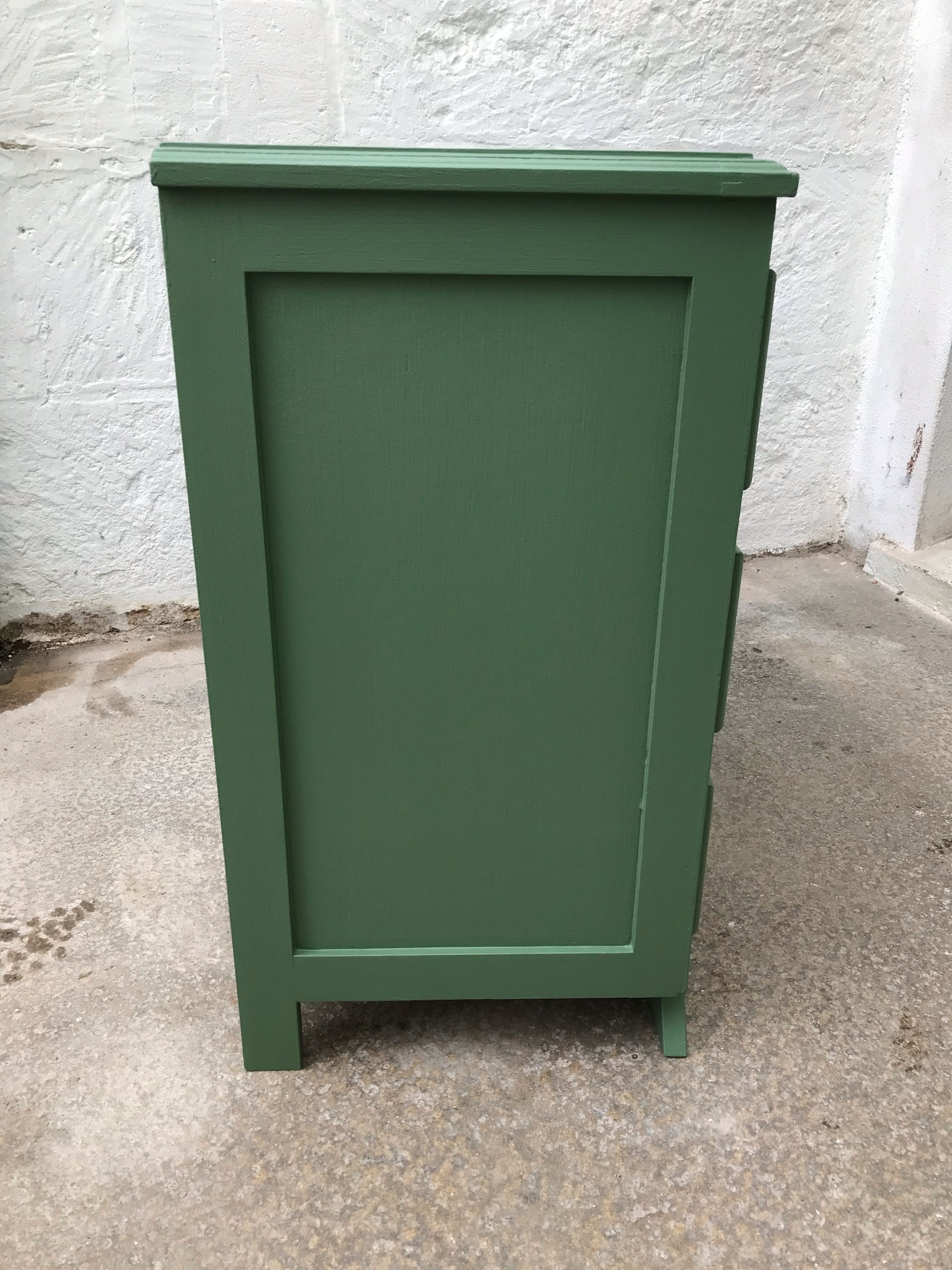 Commode year 30 Green Eucalyptus from Resources