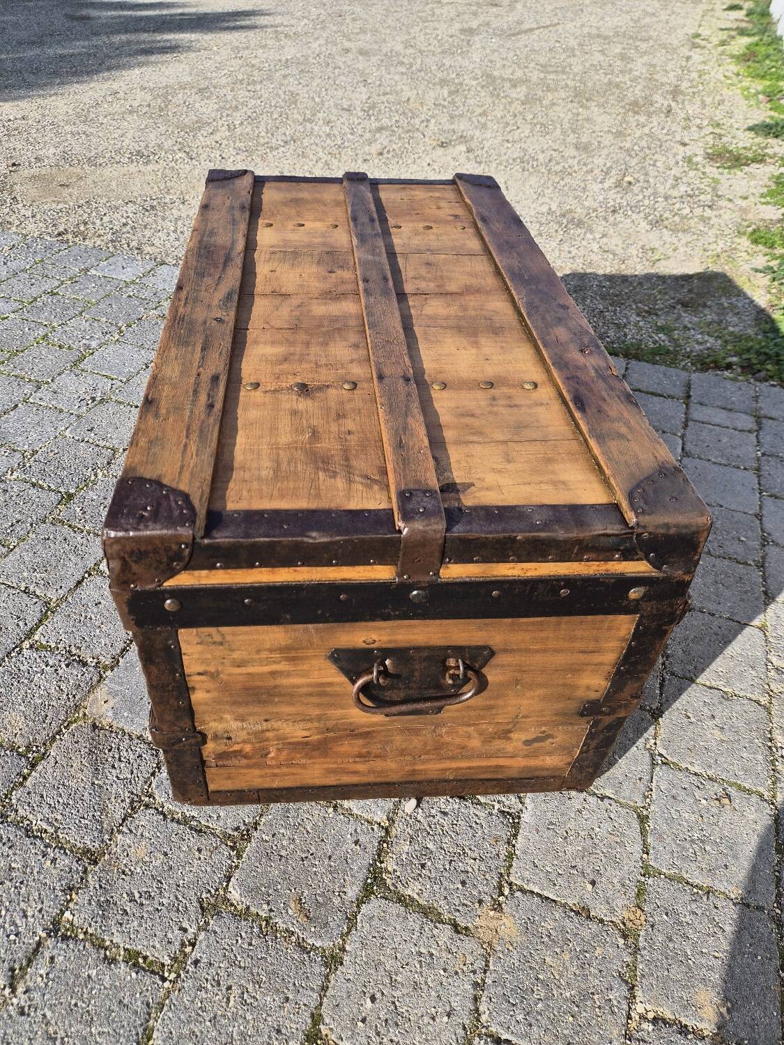 Old trunk coffee table bar