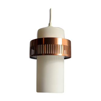 Lampe à suspension en verre opalin et anneau en métal cuivré, années 1960, 2 disponibles