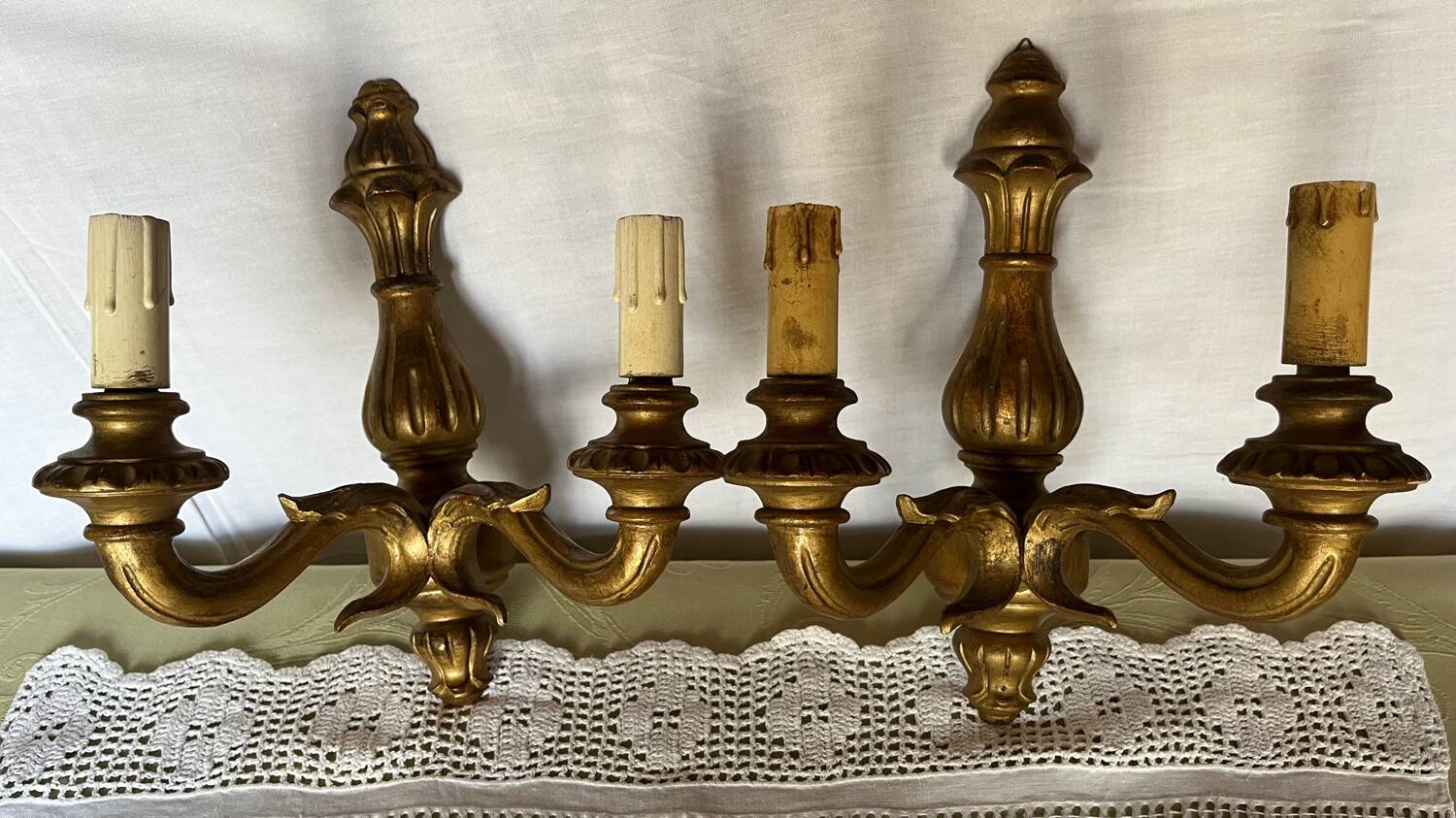 Paire d’appliques  murales bois peint vintage