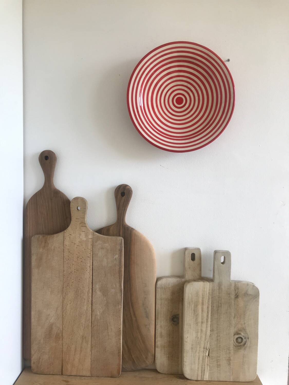 Round Moroccan terracotta dish, striped patterns