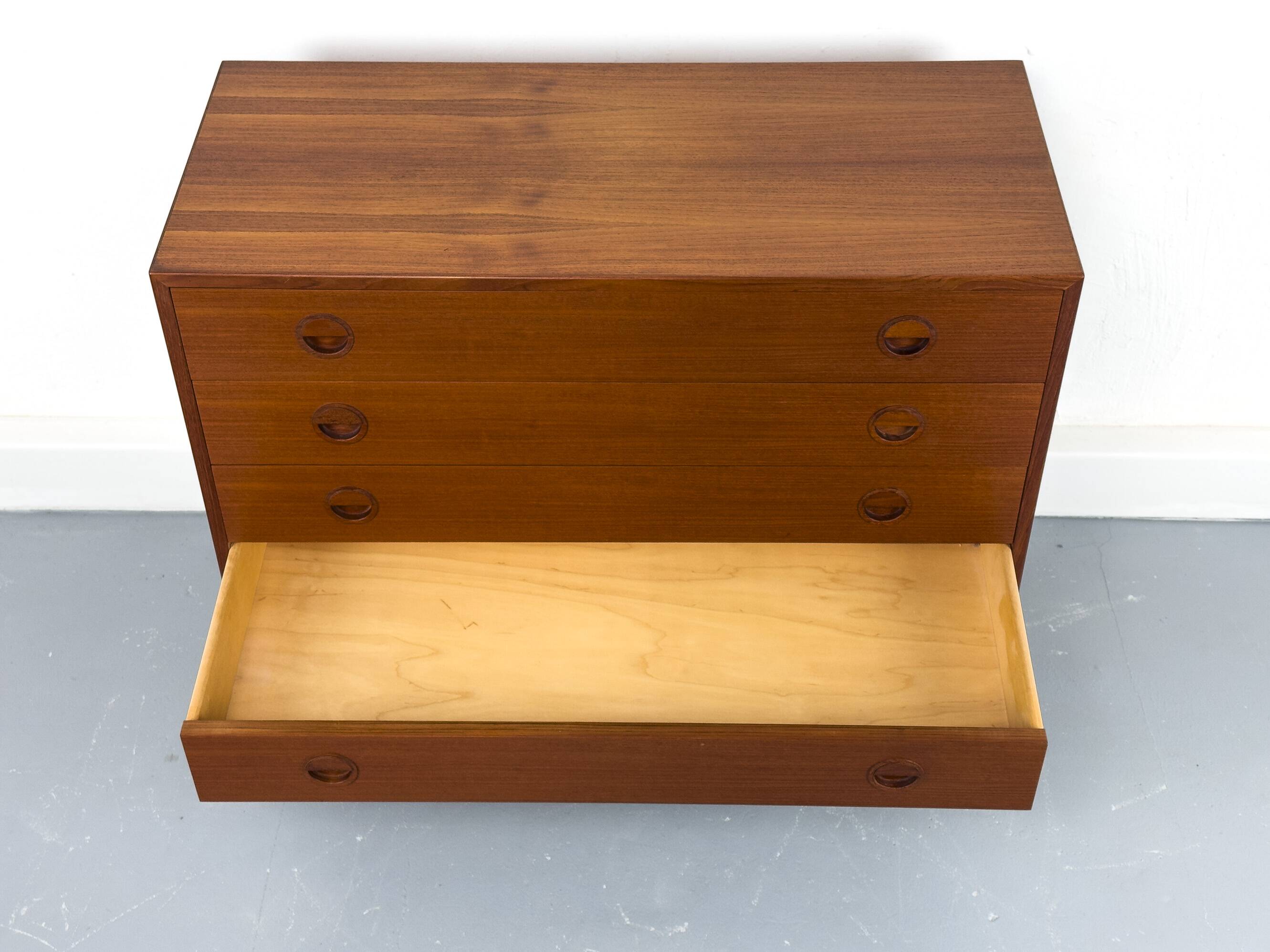 Commode en teck par Hansen et Guldborg, années 1960.