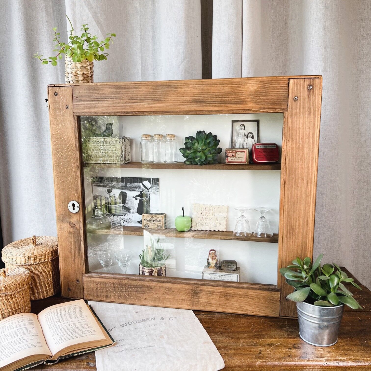 Restaurant wall showcase