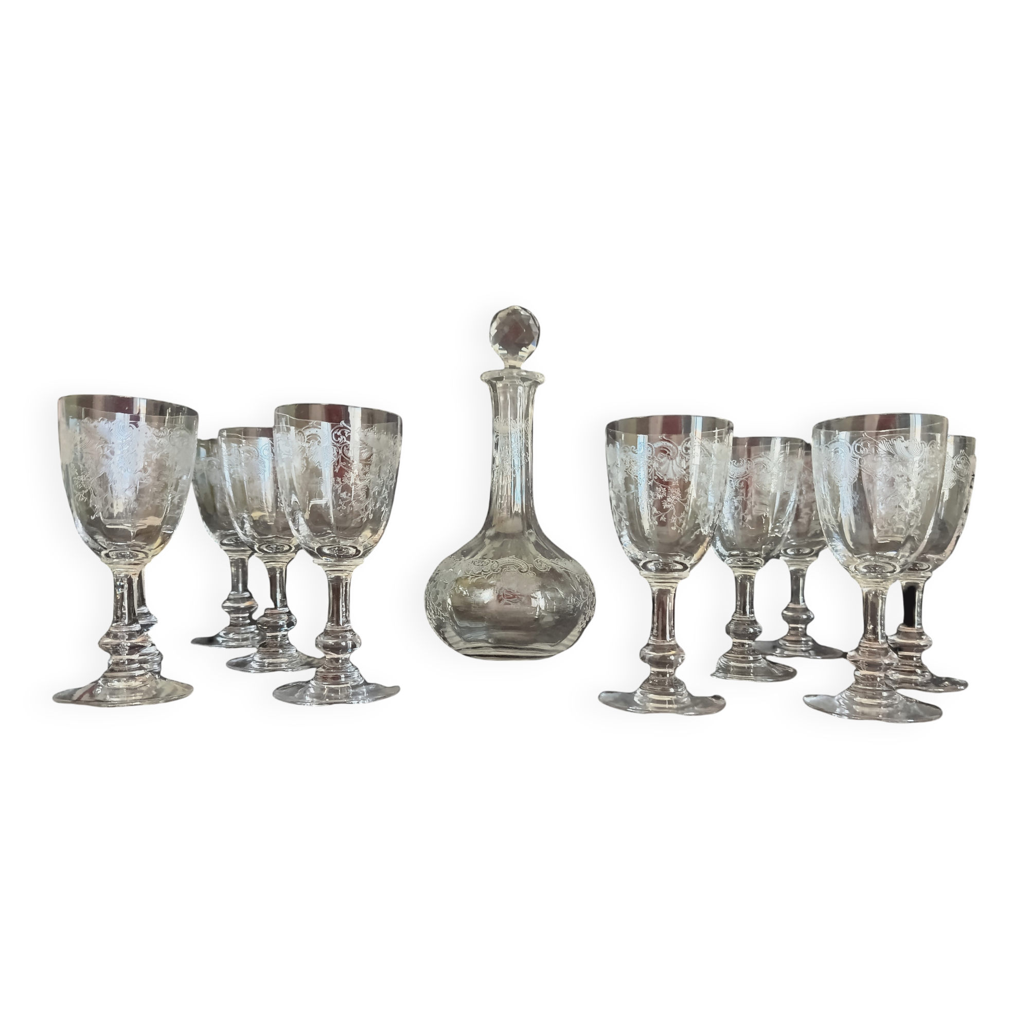 9 verres à vin blanc en cristal de St. Louis modèle Cléo et  leur Carafe