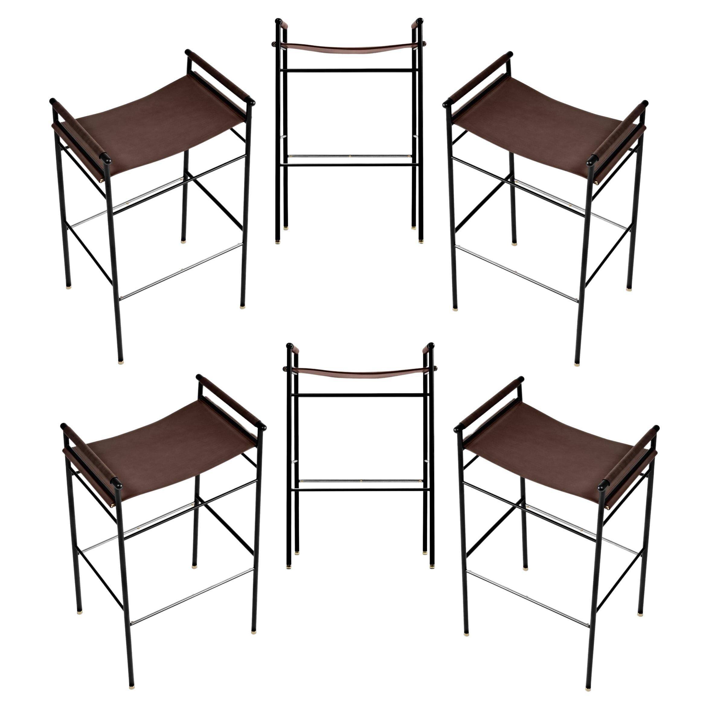 Lote de 6 taburetes de bar Artisan Contemporary Cuero marrón oscuro y metal de caucho negro