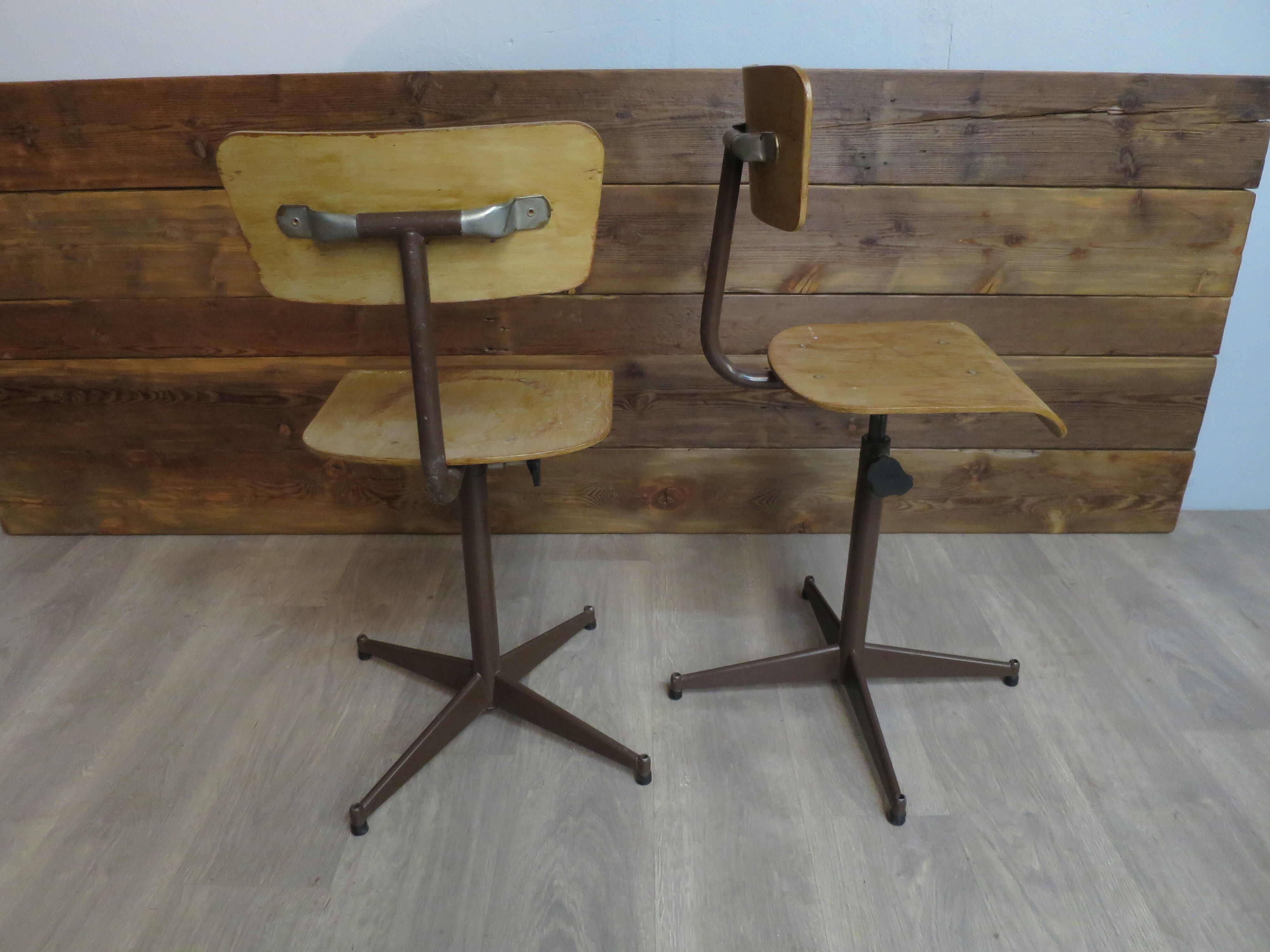 Set de 2 chaises d'atelier vintage pied étoile
