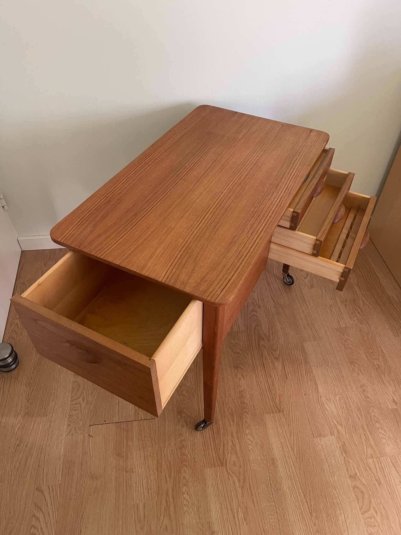 Coudre une table en teck