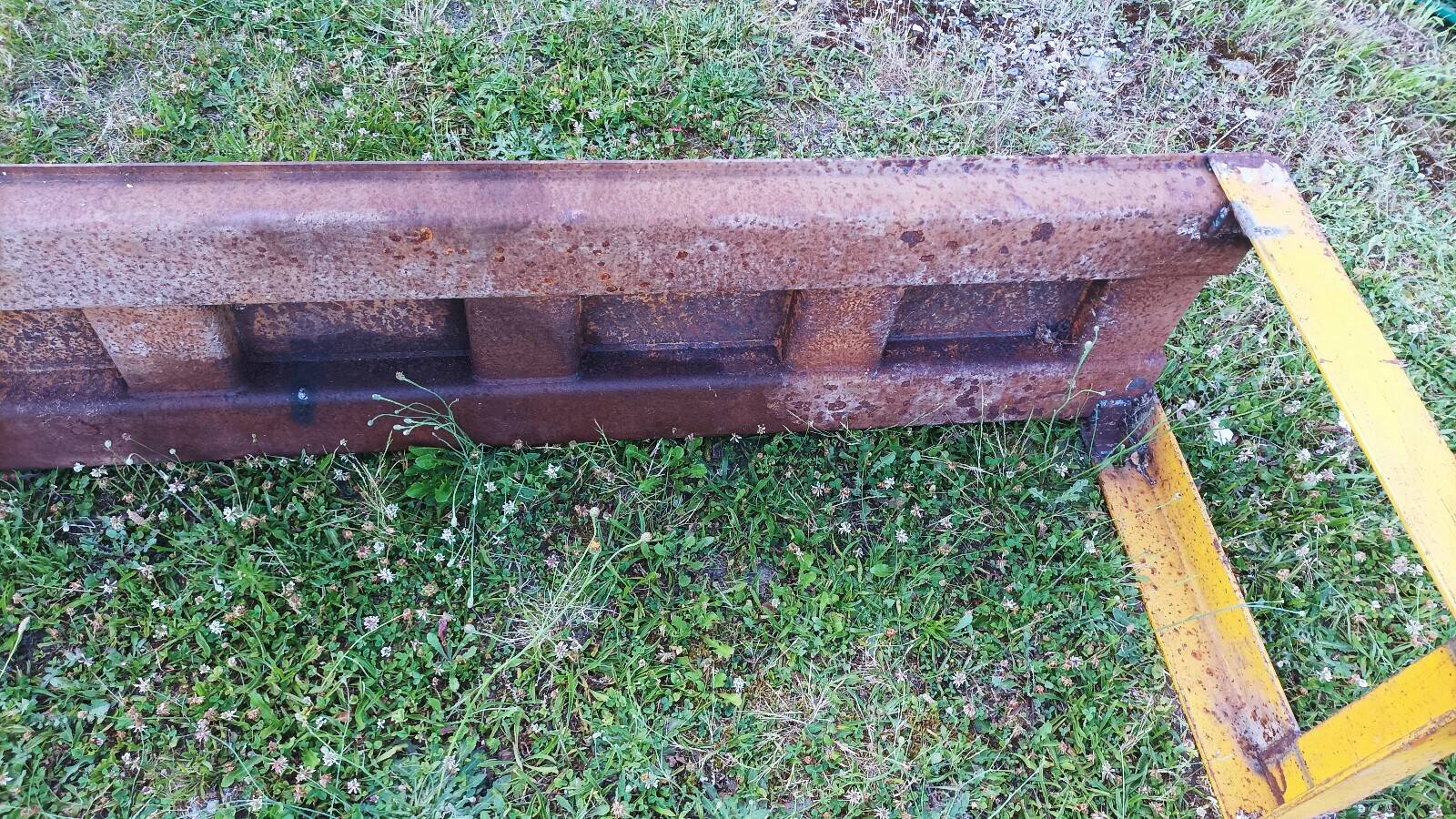 Metal industrial workbench