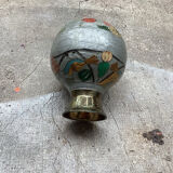 Vase boule en laiton émaillé ancien