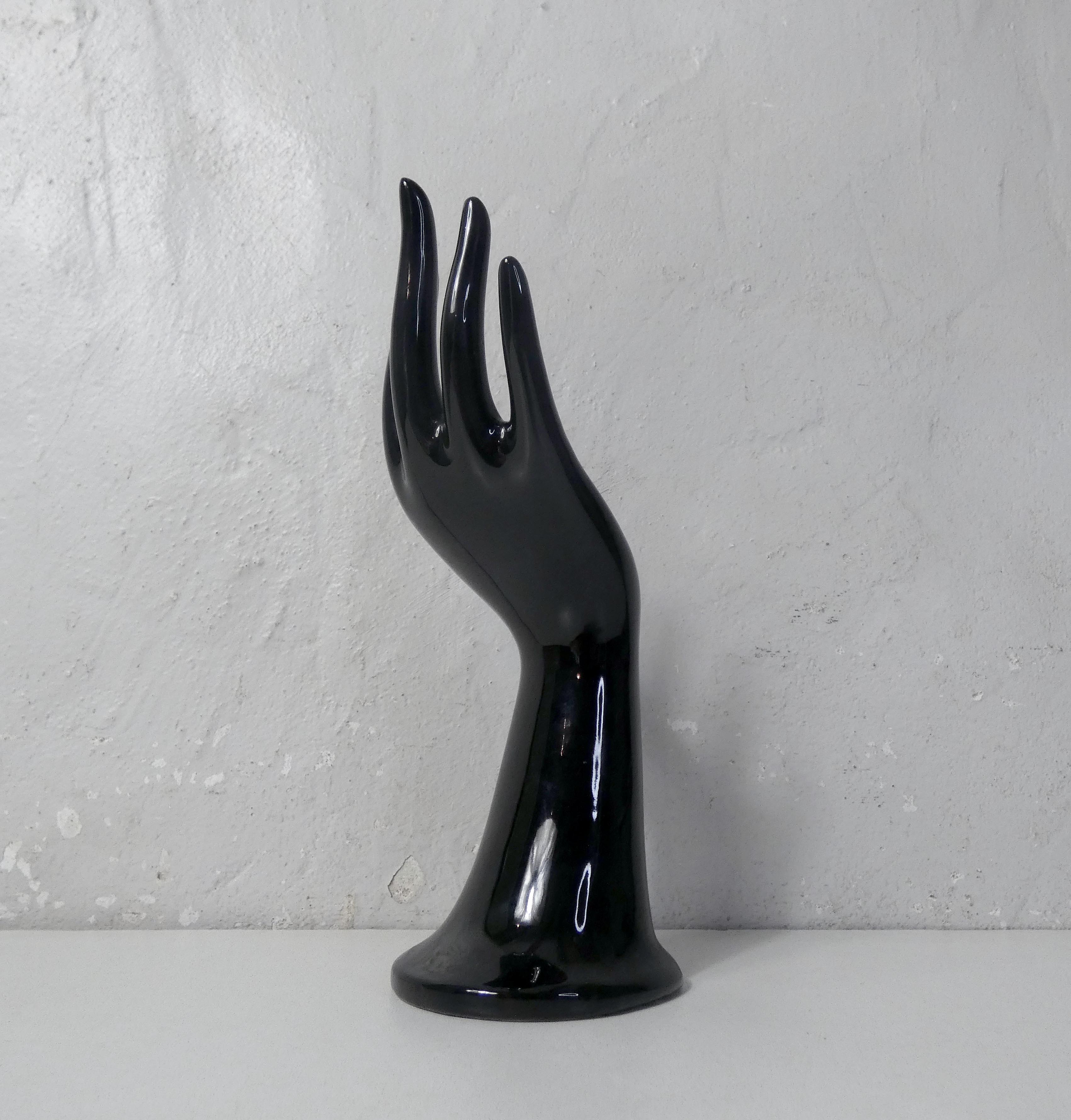 Black hand fig soliflore jewelry support