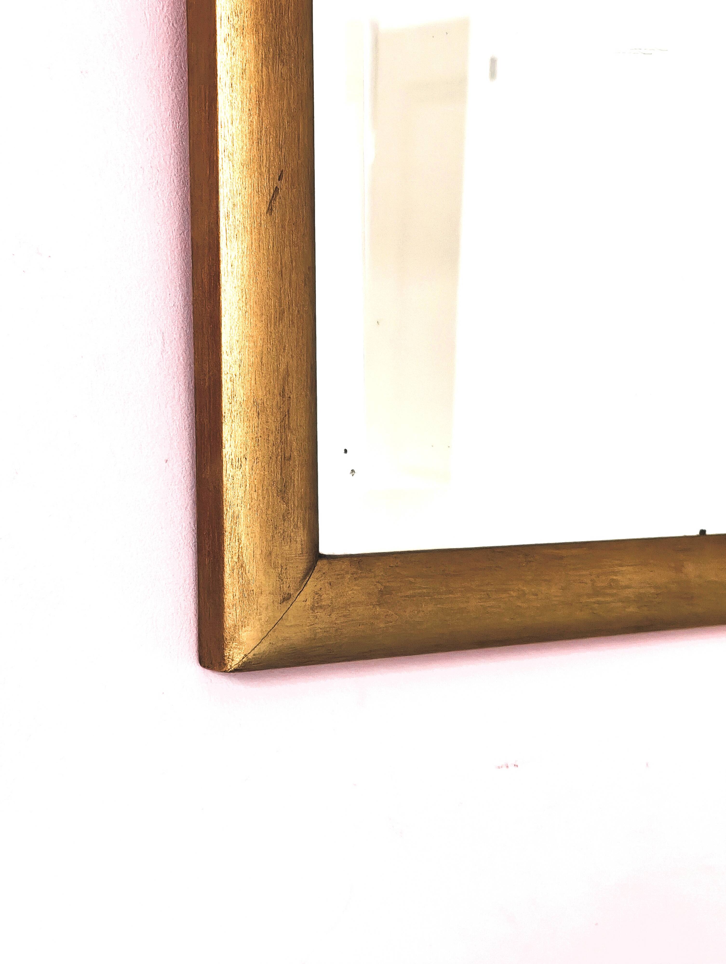 Petit miroir ancien en bois doré et glace biseautée