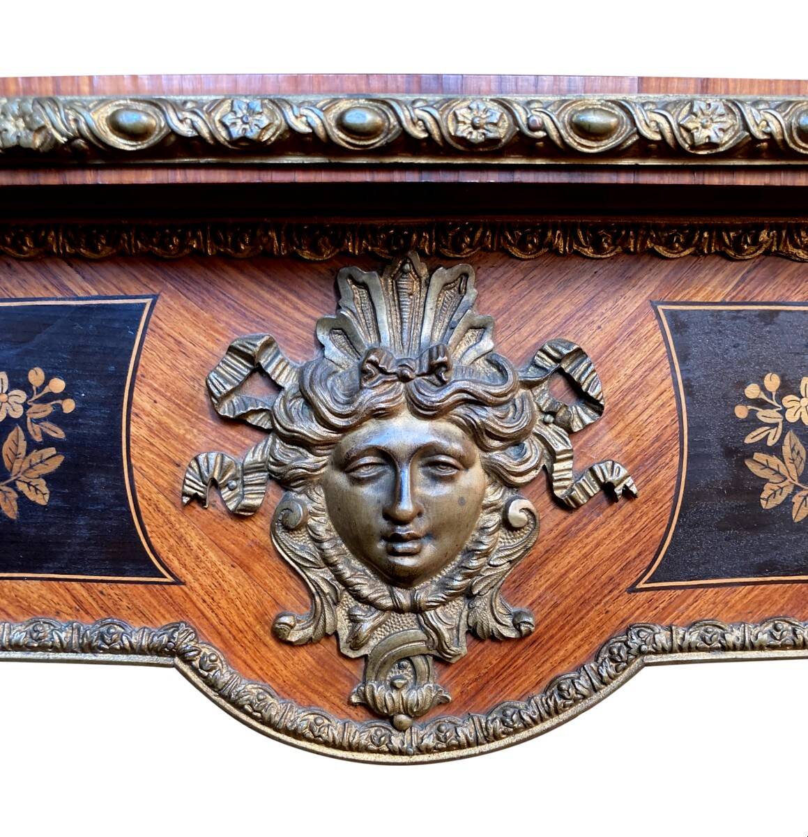 Console, game table in marquetry from the 19th century.