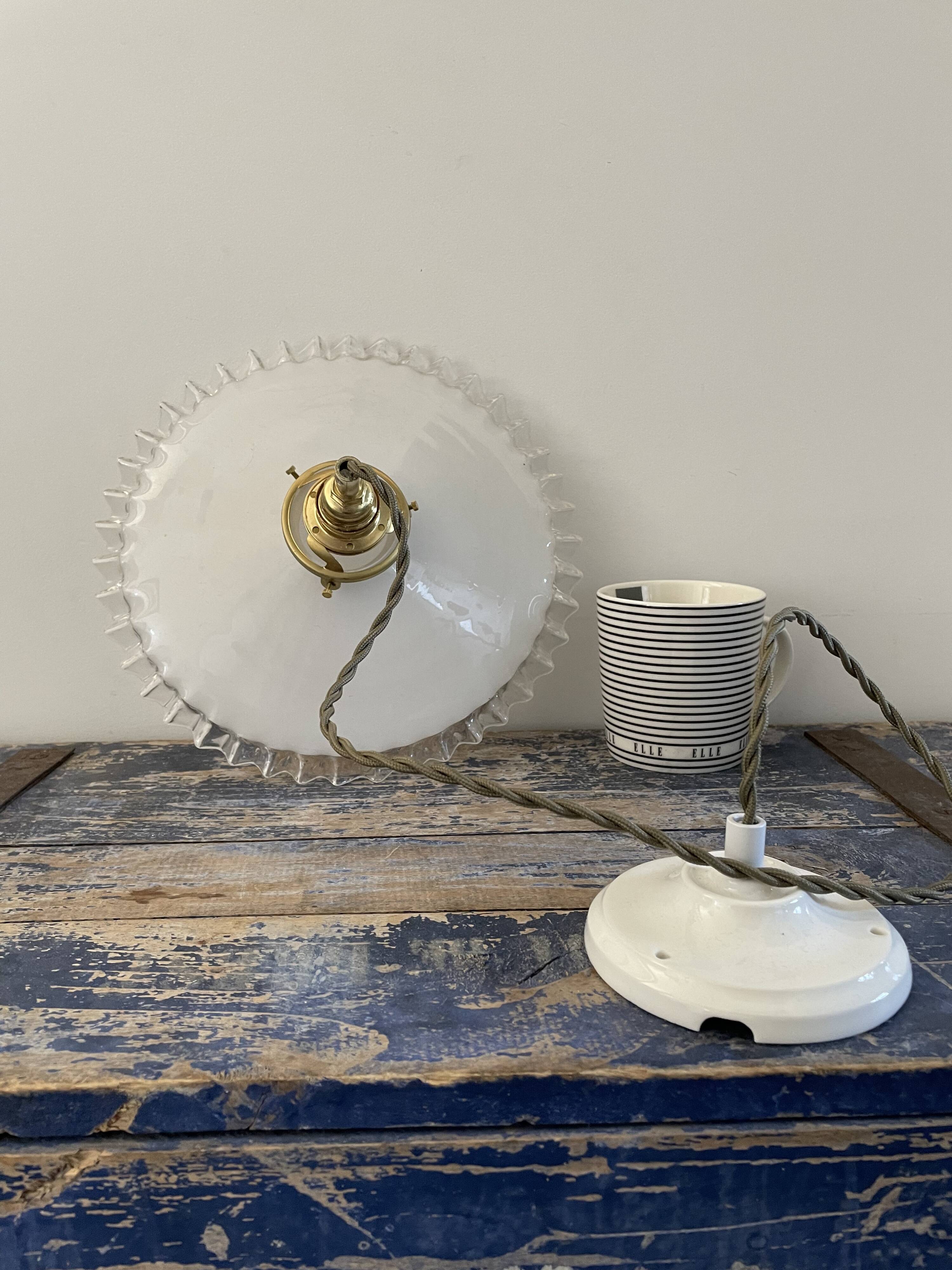 Vintage suspension in electrified white opaline to nine