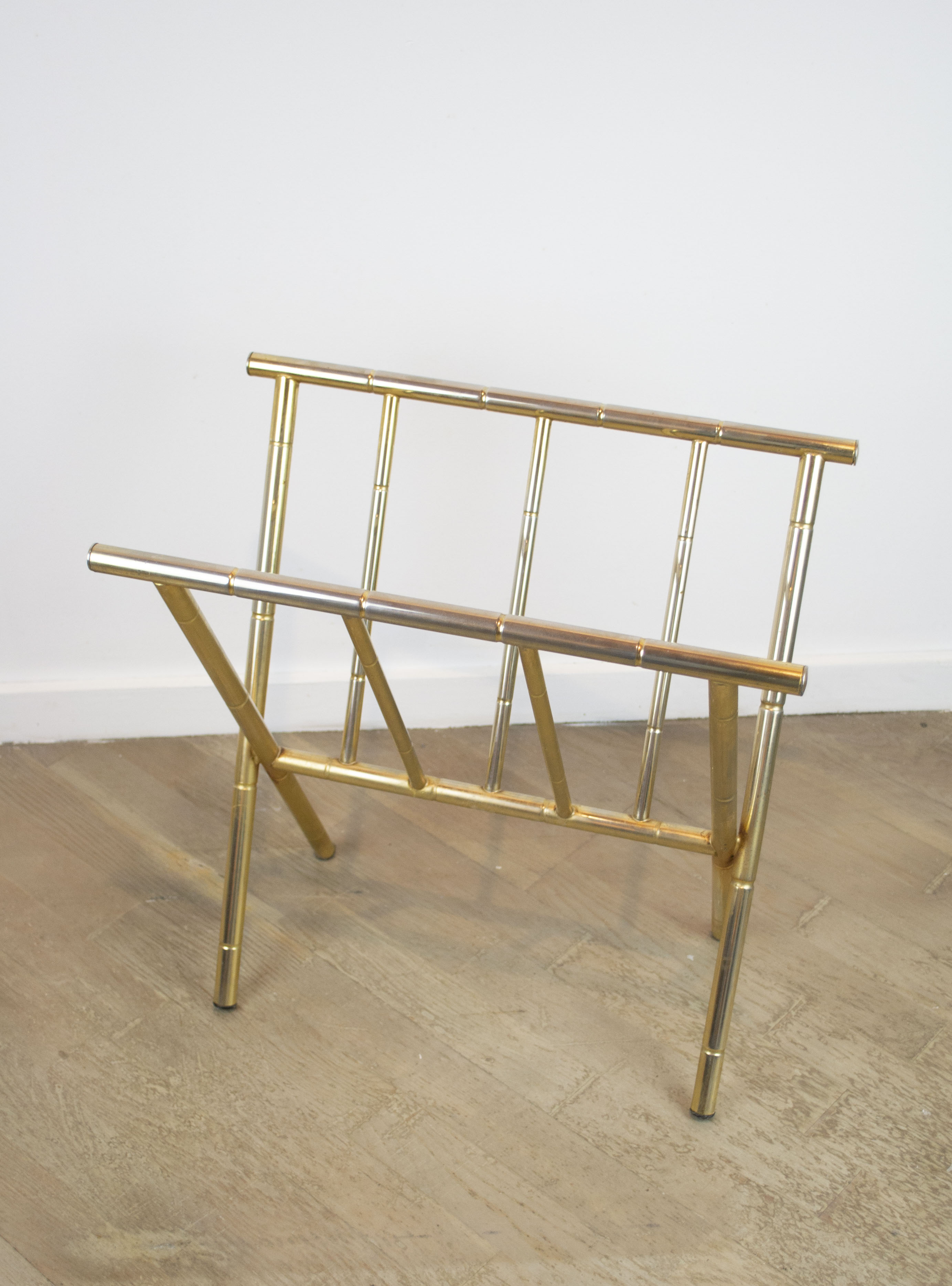 Bamboo gilded metal magazine door