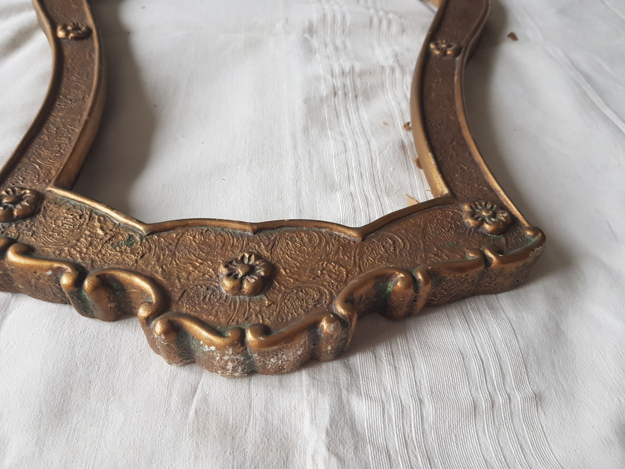 Old frame in gilded carved wood baroque style Louis XV foliage 33 x 43