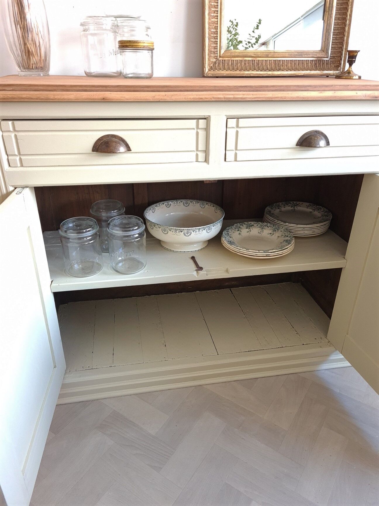 Beige parisian buffet