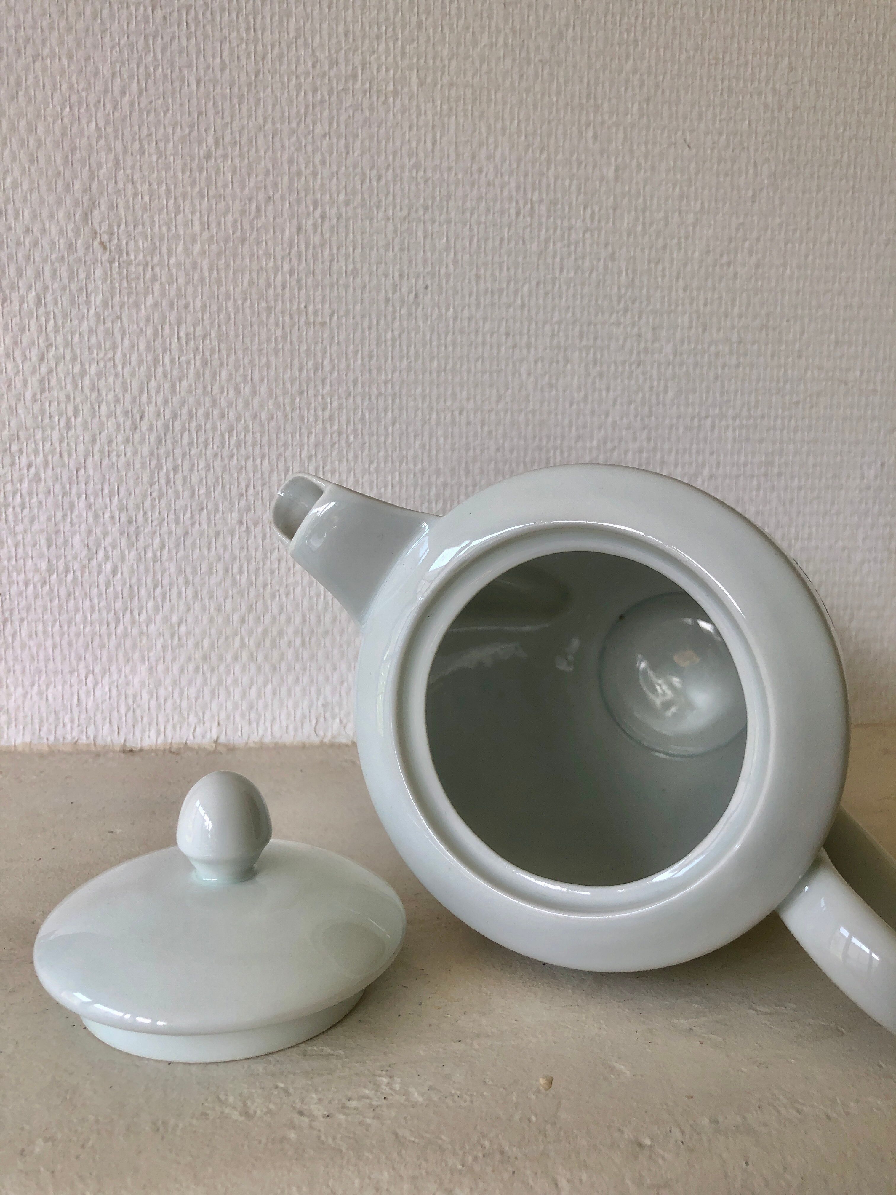 Théière en porcelaine de Limoges