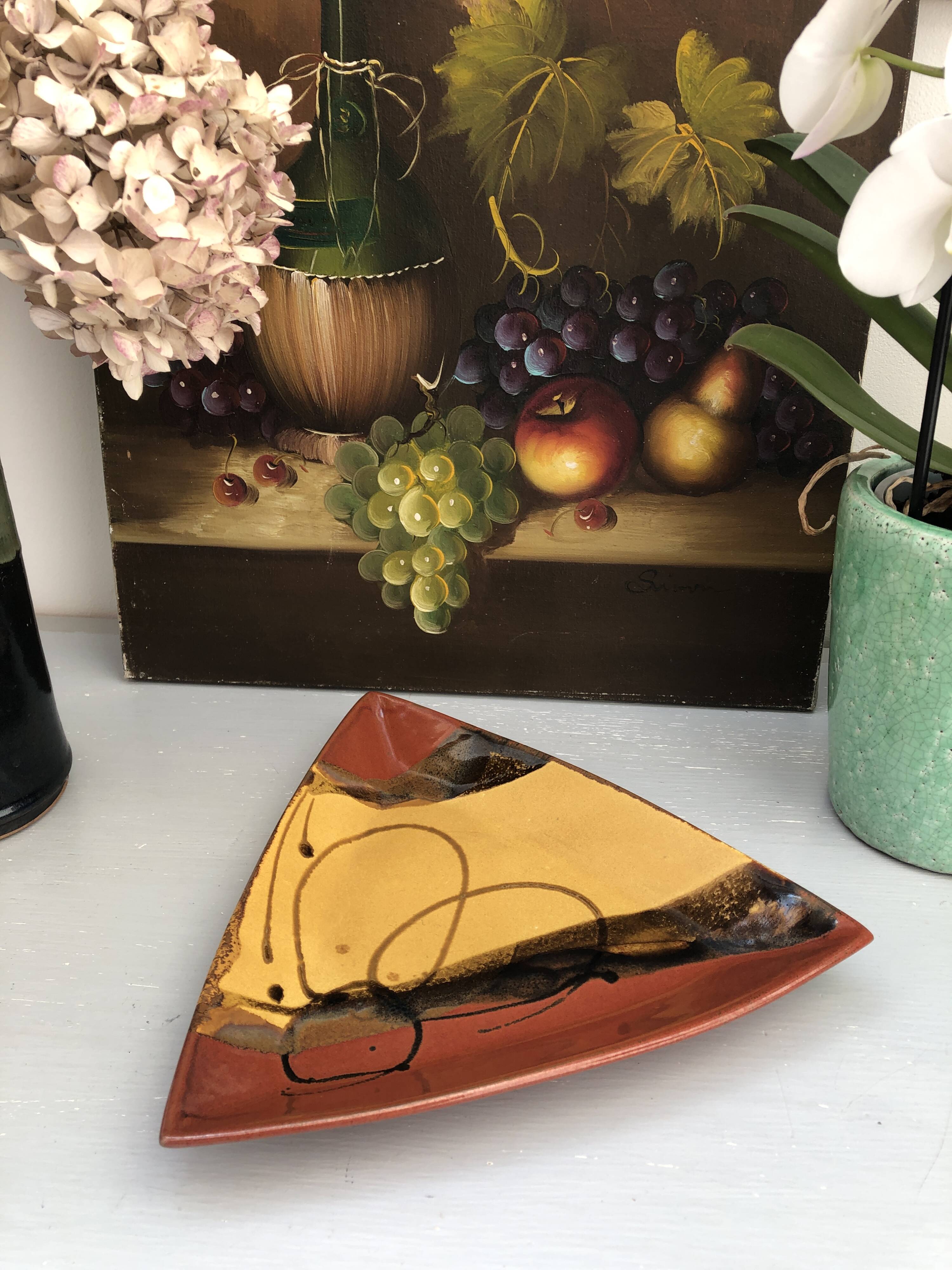 Ceramic pocket emptying dish