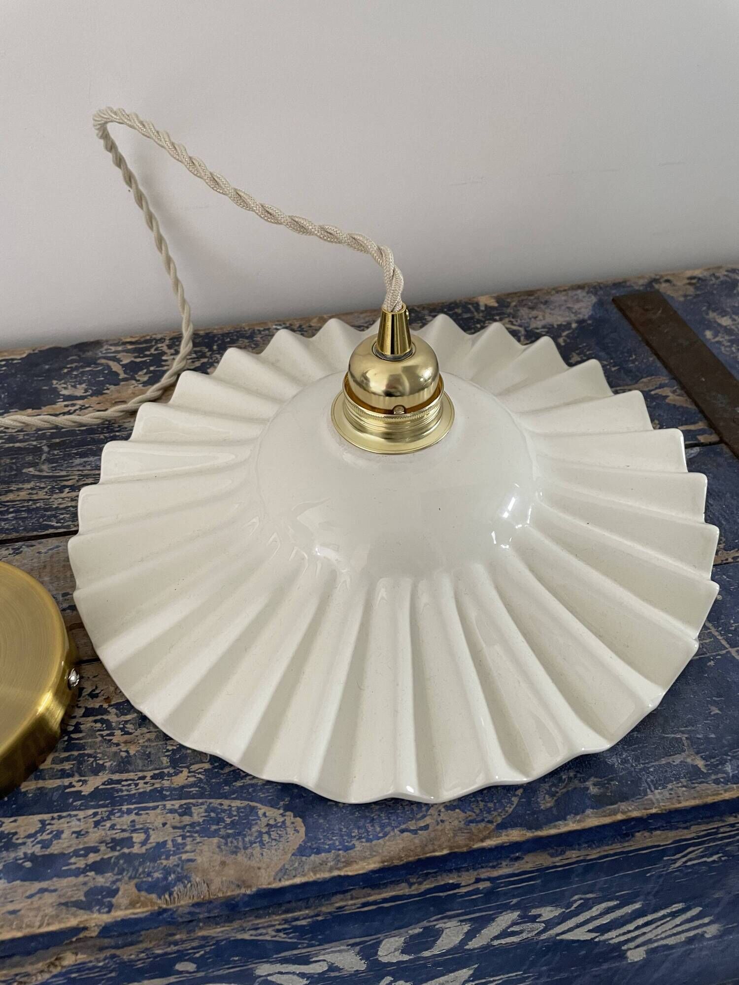 Vintage hanging in electrified toothed ceramic to nine