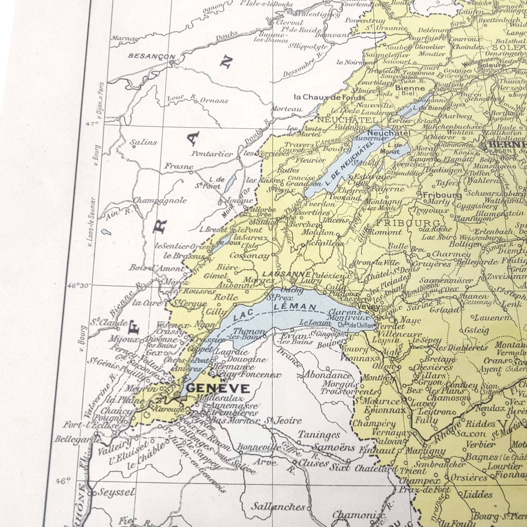 Vintage map of Switzerland in colour 43x43cm from 1950.