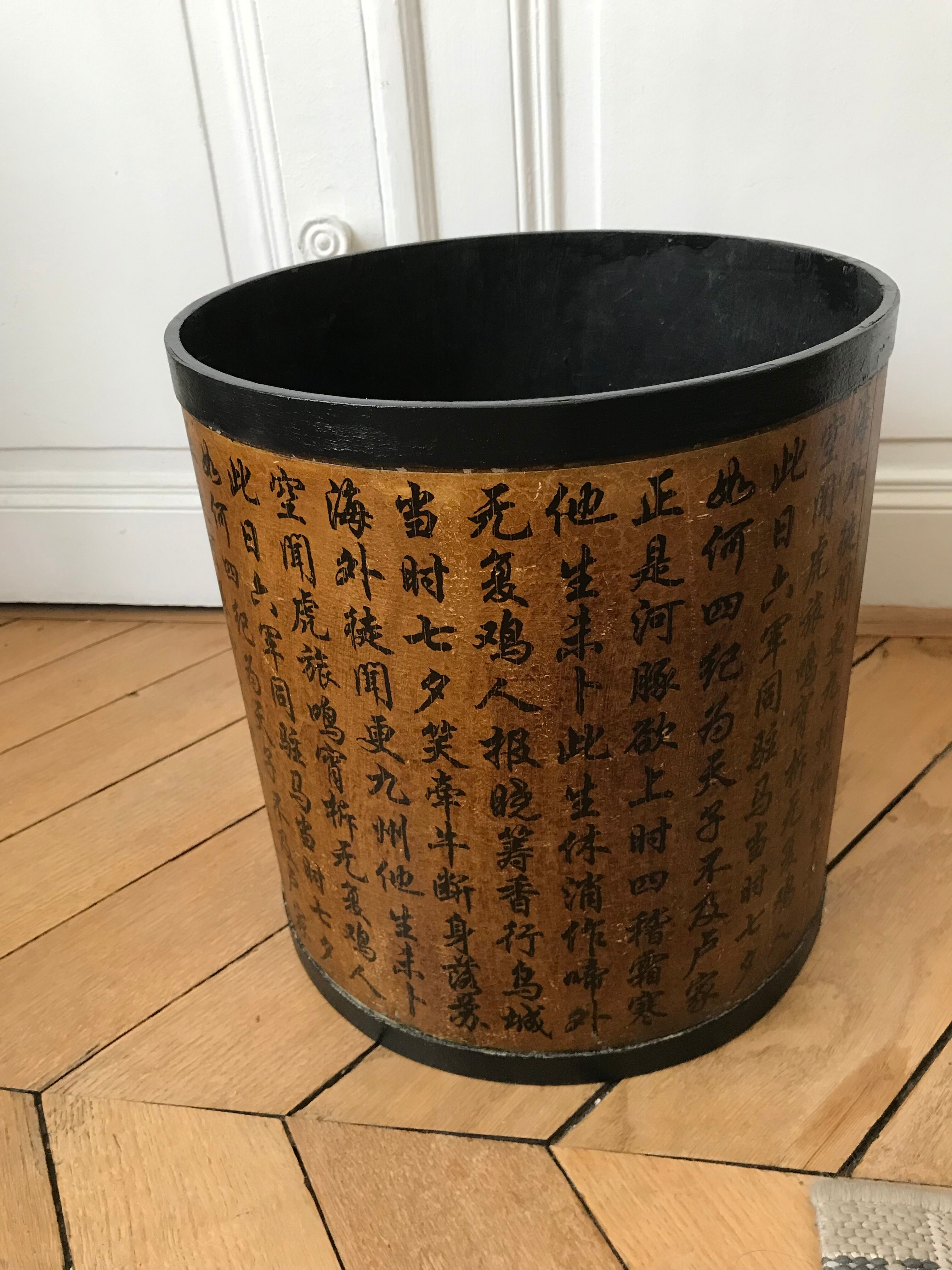 Wastepaper basket with Chinese motifs