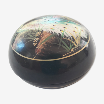 Round box lacquered wood peacock painted pattern