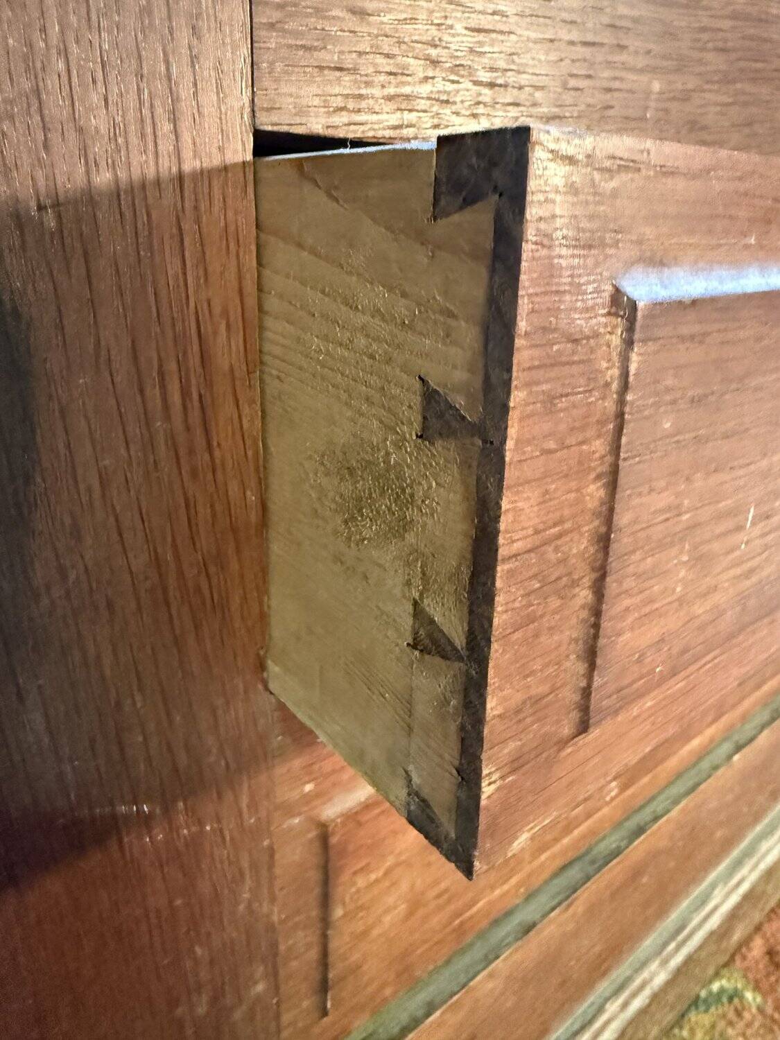 Oak shop bench in chest / trunk