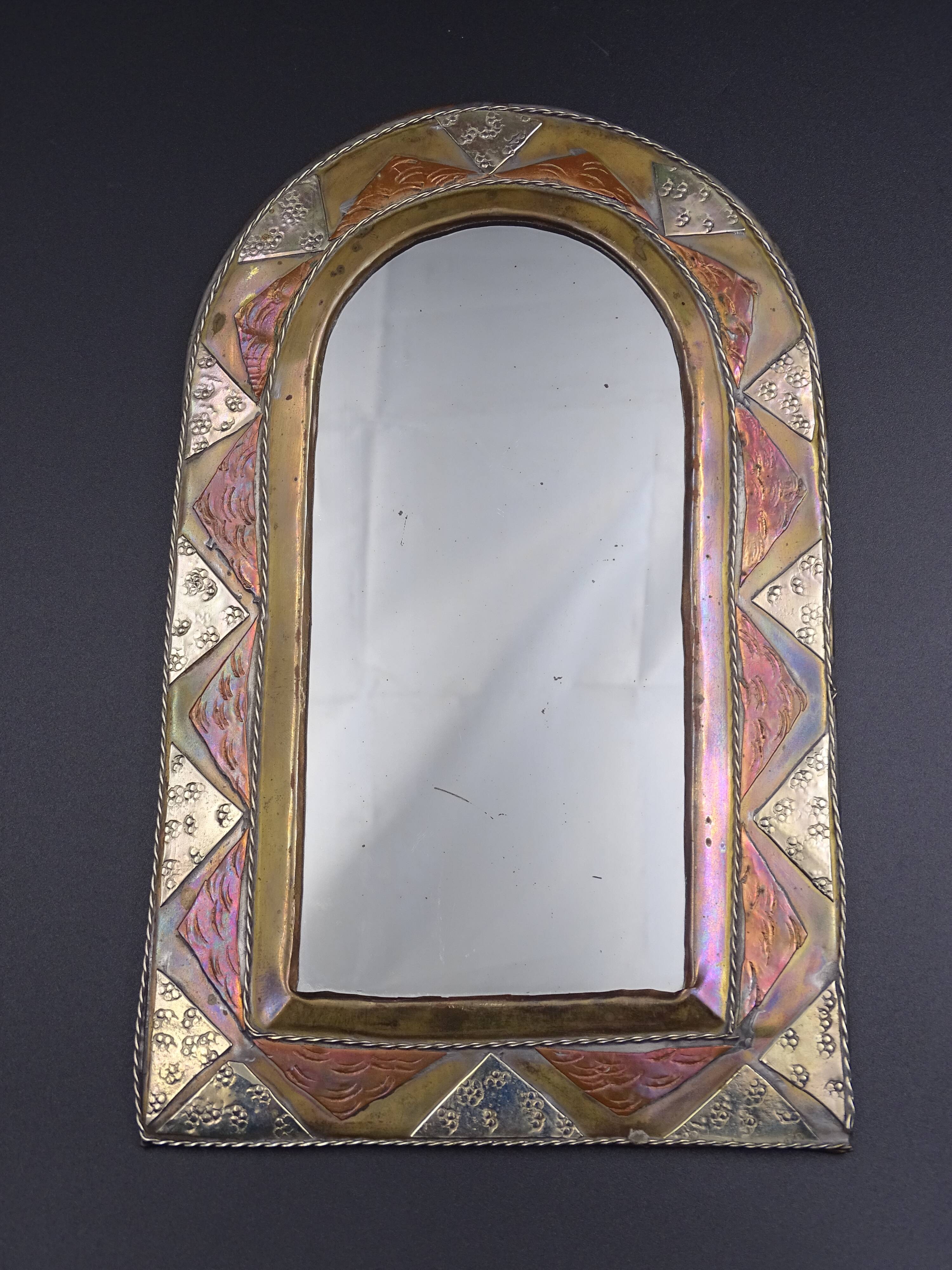 Oriental mirror in worked copper 24x15cm
