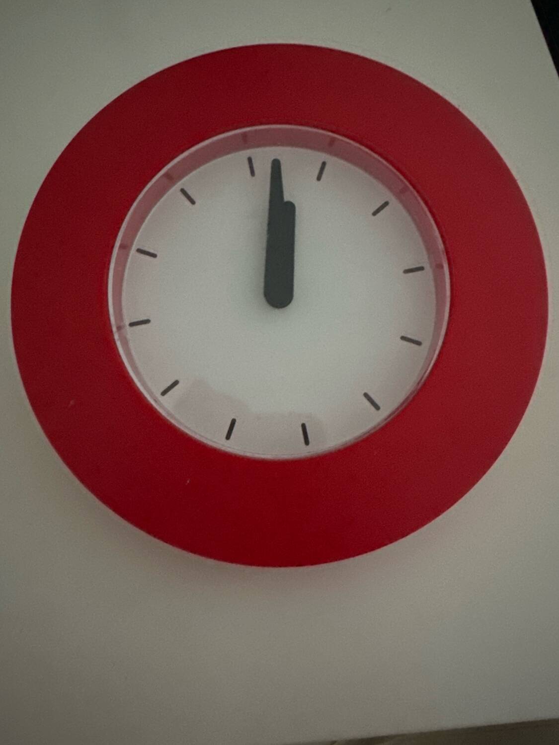 Horloge murale vintage  Kvarta - Conçue par Henrik Preutz , 1999.