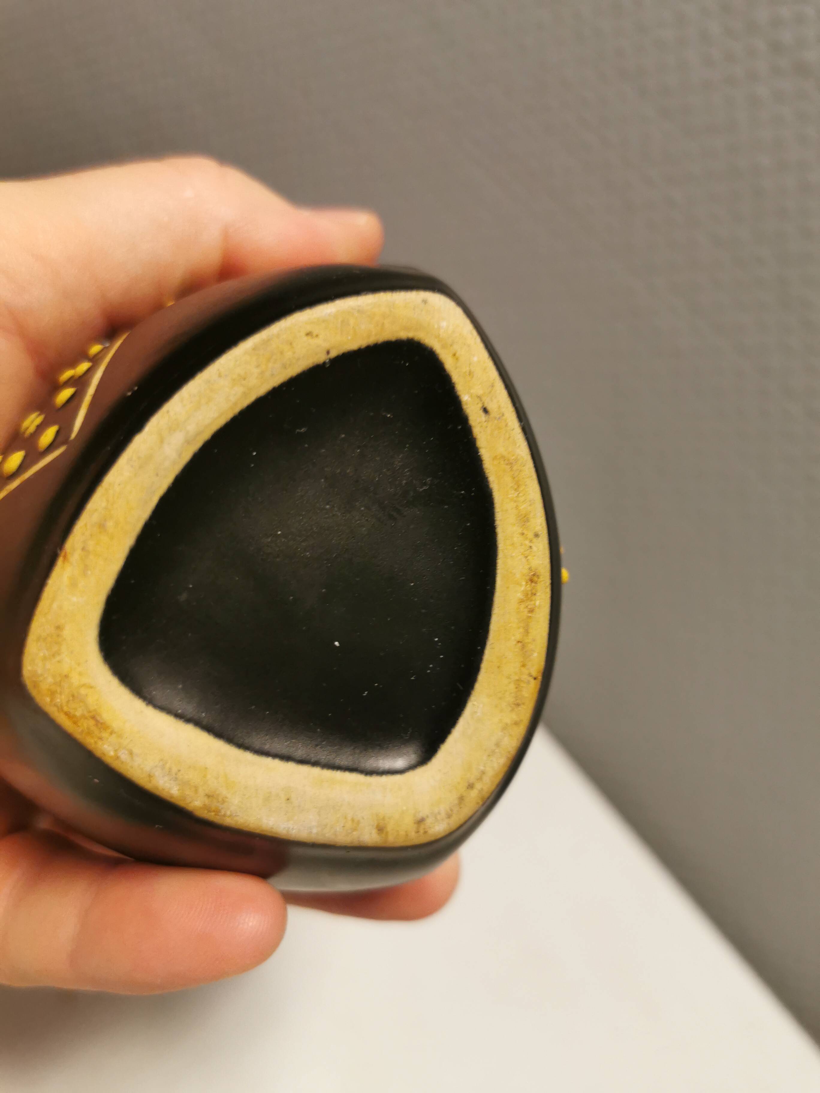 Sculptural black vase with yellow pattern from Hedebo Keramik Denmark 1950-1960s.