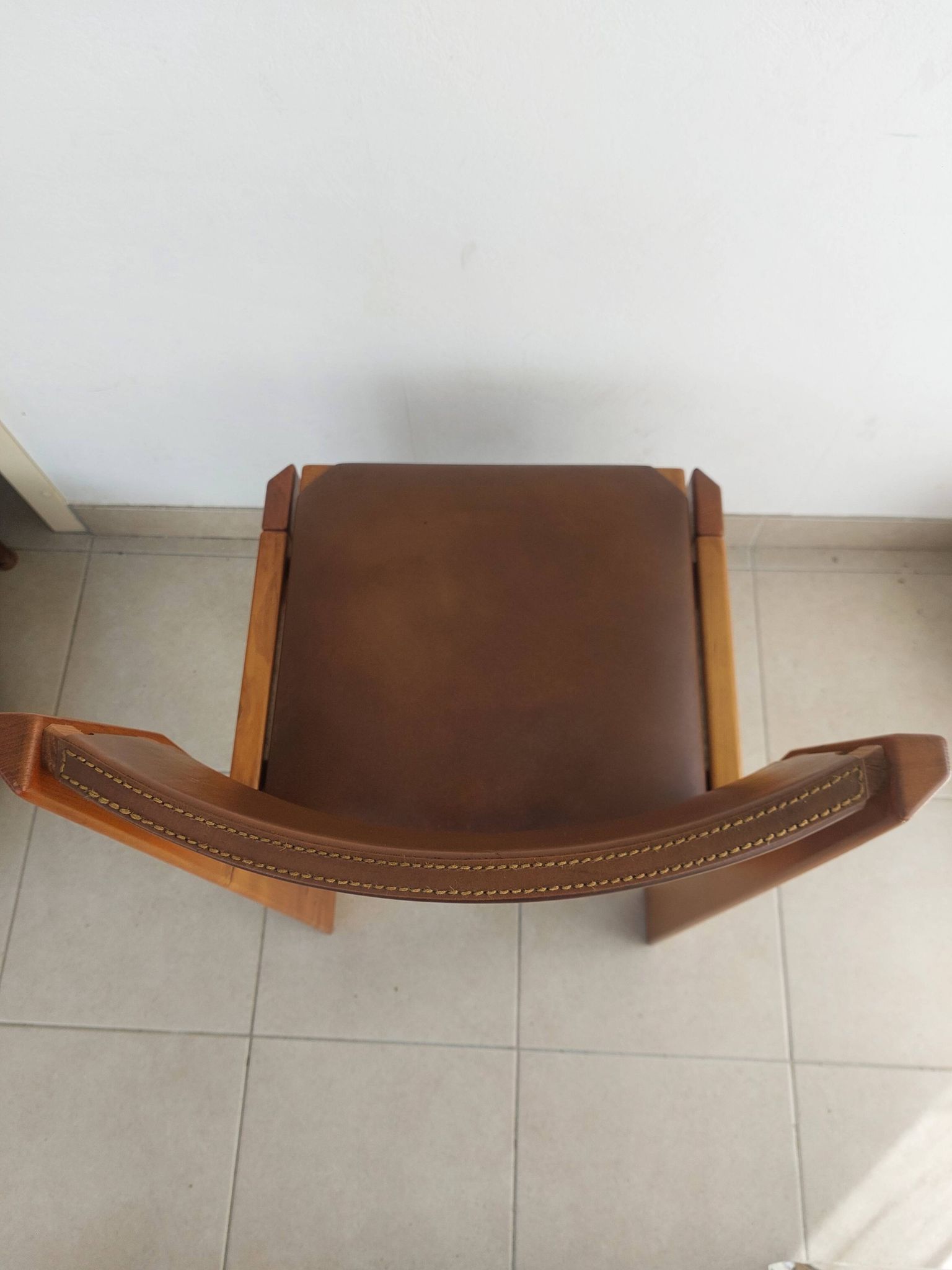 Suite de 6 chaises Luigi Gorgoni – Roche Bobois – Orme massif & Cuir – Vint