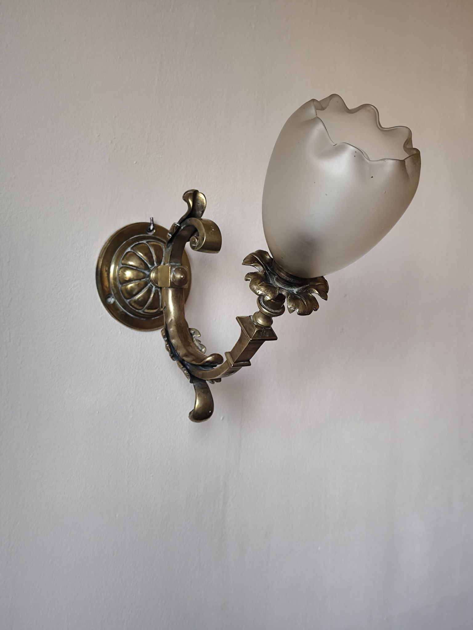 Bronze wall light with opaque glass tulip 1900
