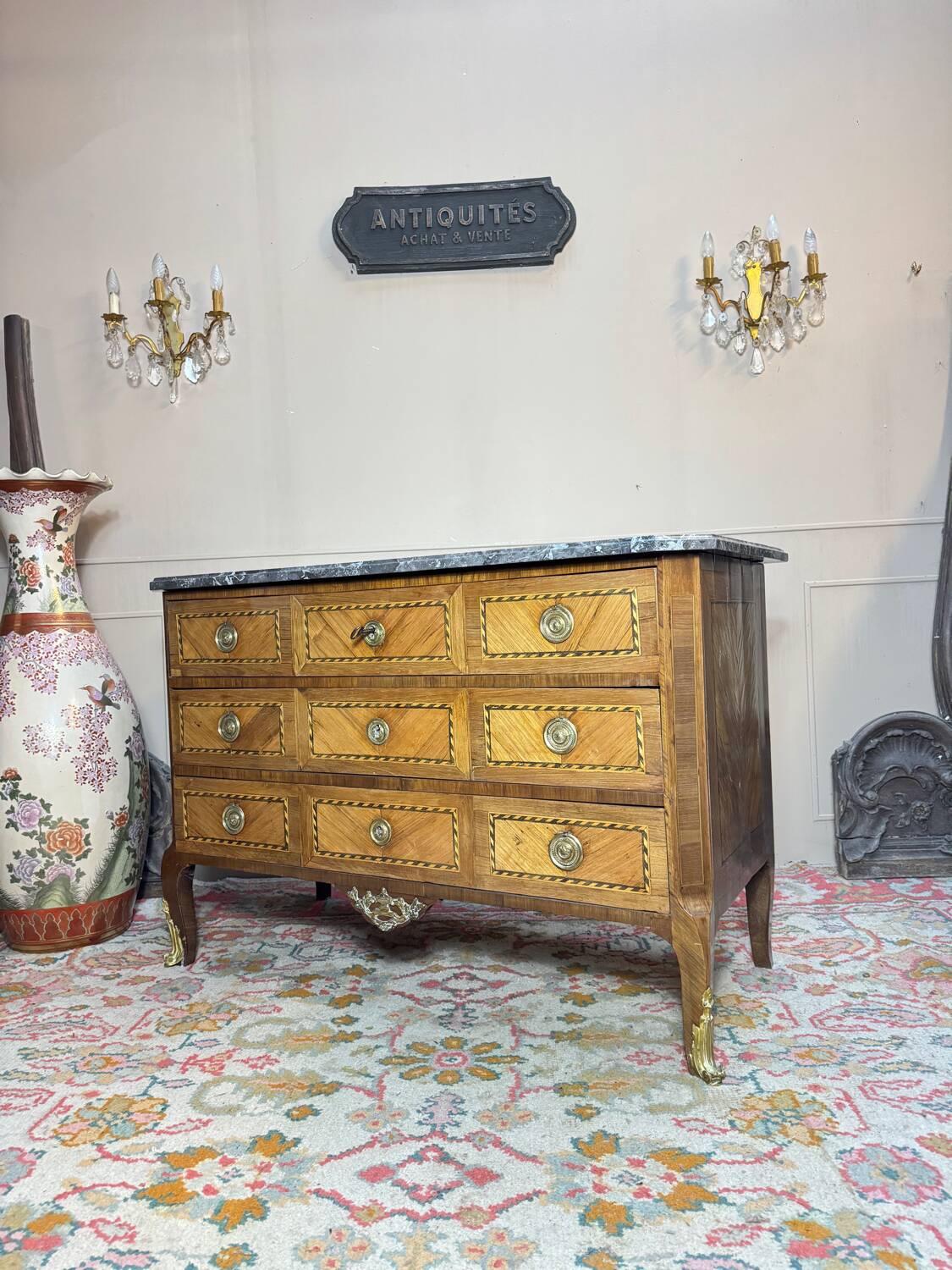 Commode en marqueterie d’époque transition xviii eme siècle