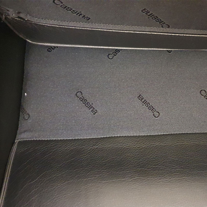 Black armchair Le Corbusier, LC2