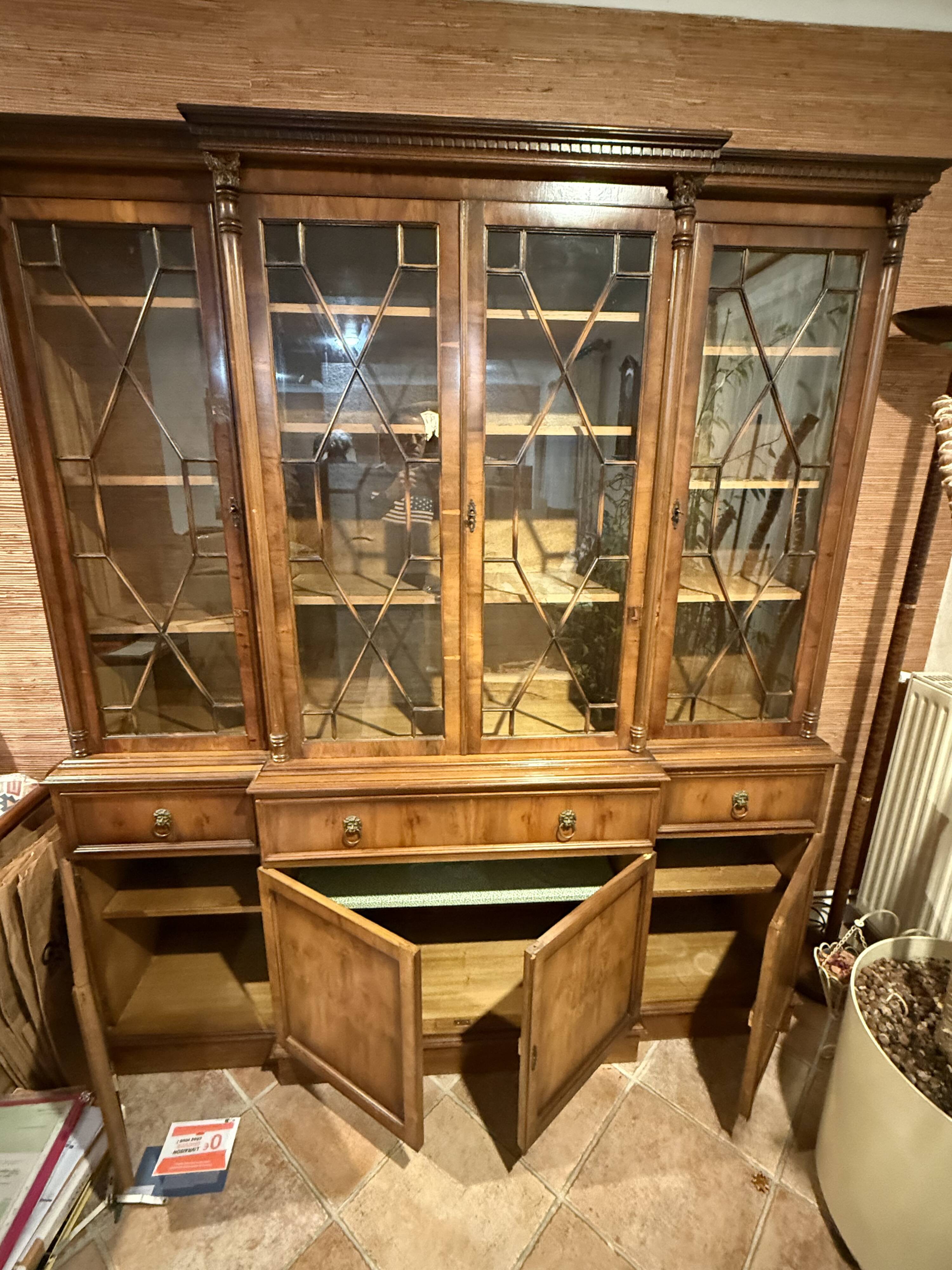 English-style display cabinet/library
