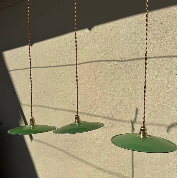 Trio suspension abat jour vintage tôle émaillée verte et blanche
