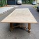 Table à manger extensible Louis XIII décapée en chêne années 50