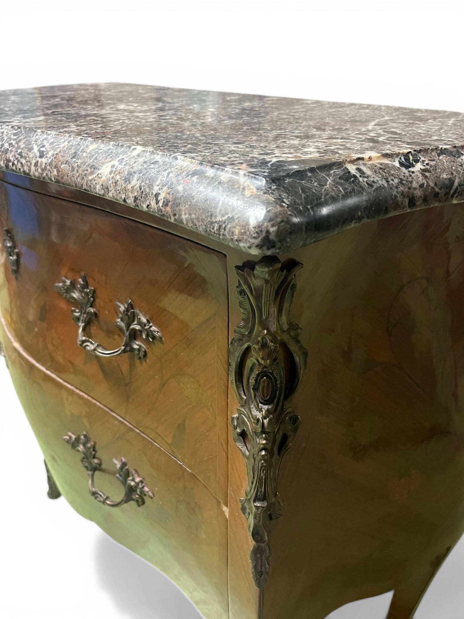 Curved jump commode in Louis XV style