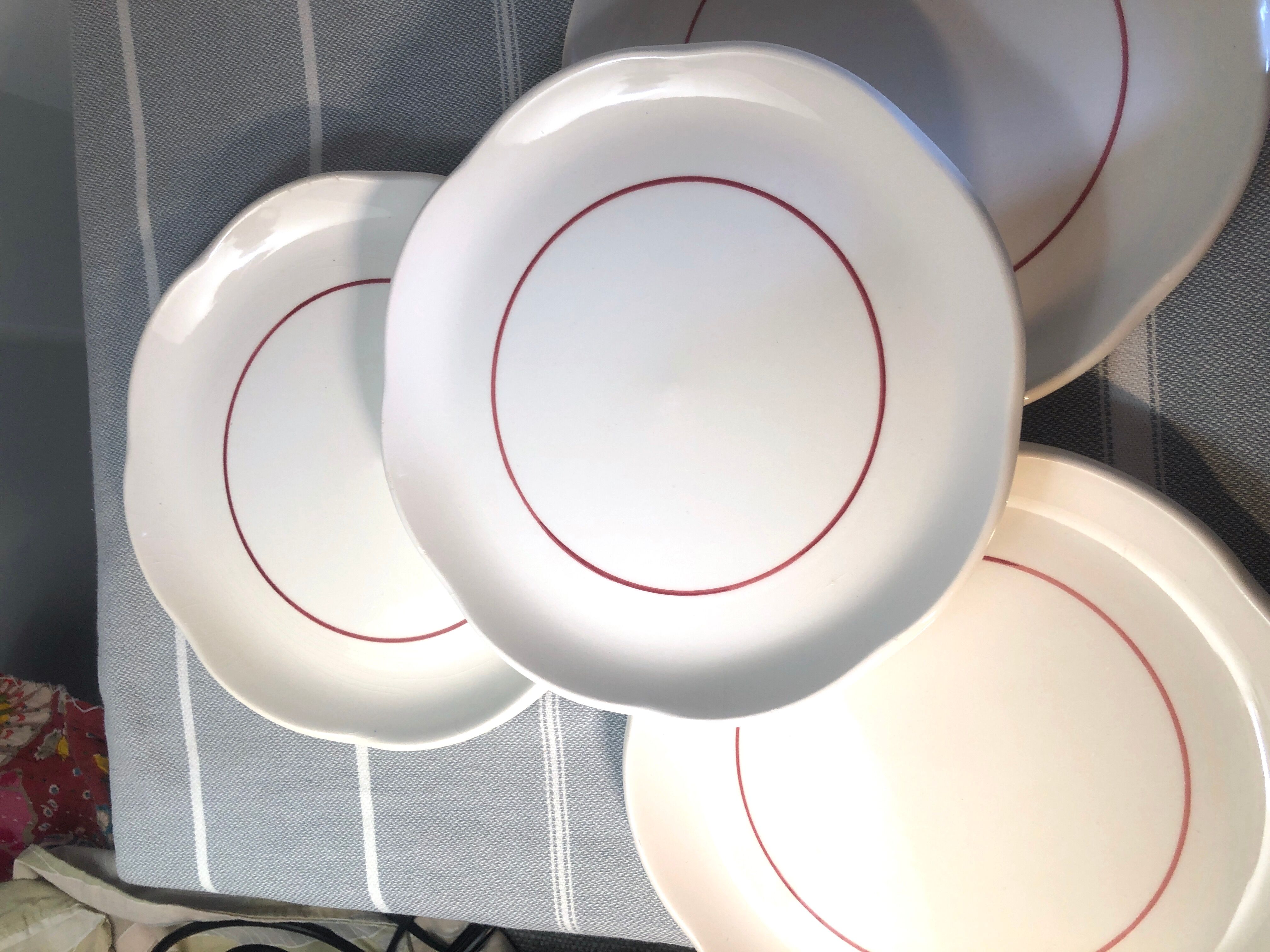 Hollow plates and vintage dessert Cream Raspberry Line